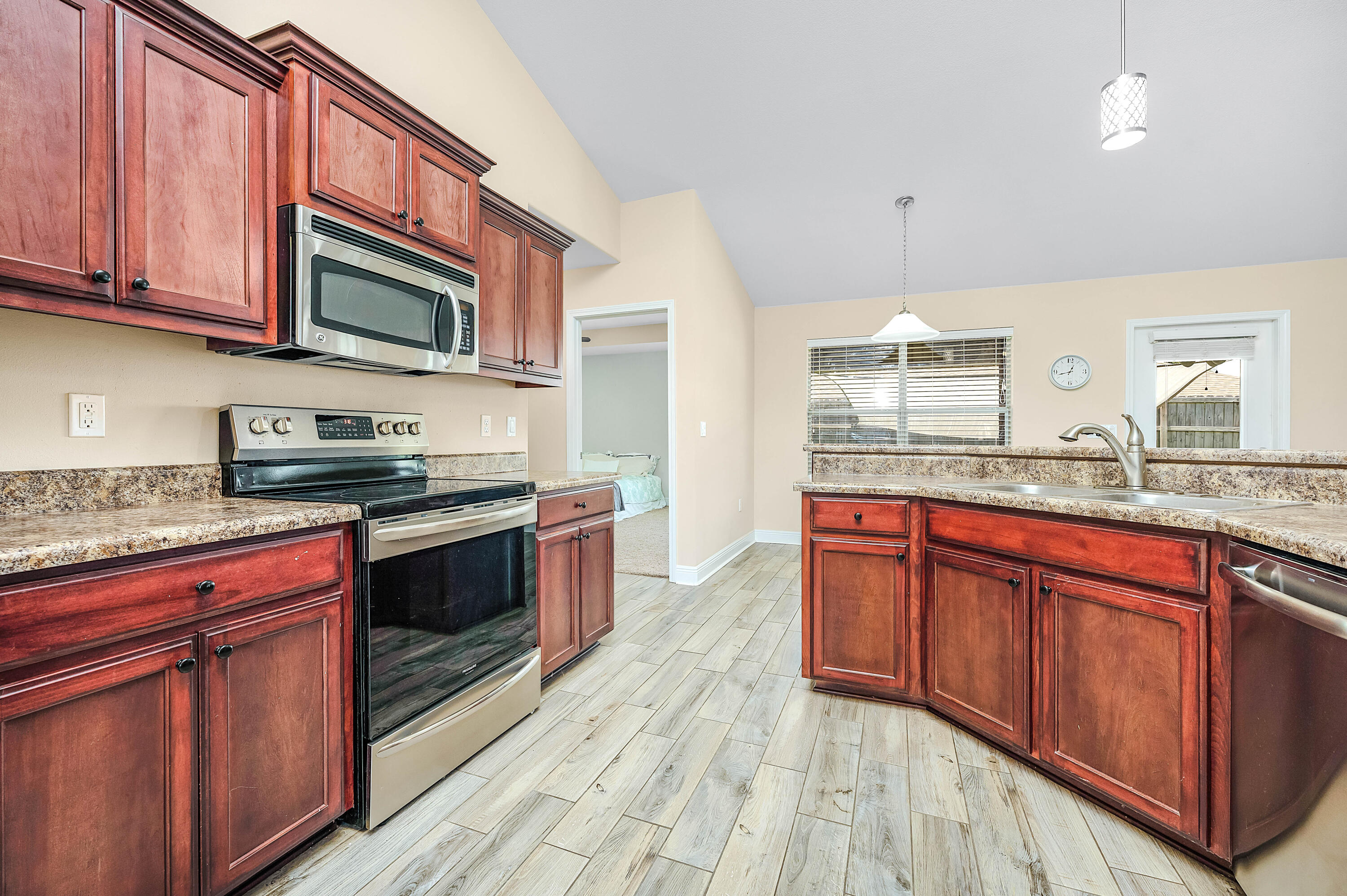 BAY PINES - Residential