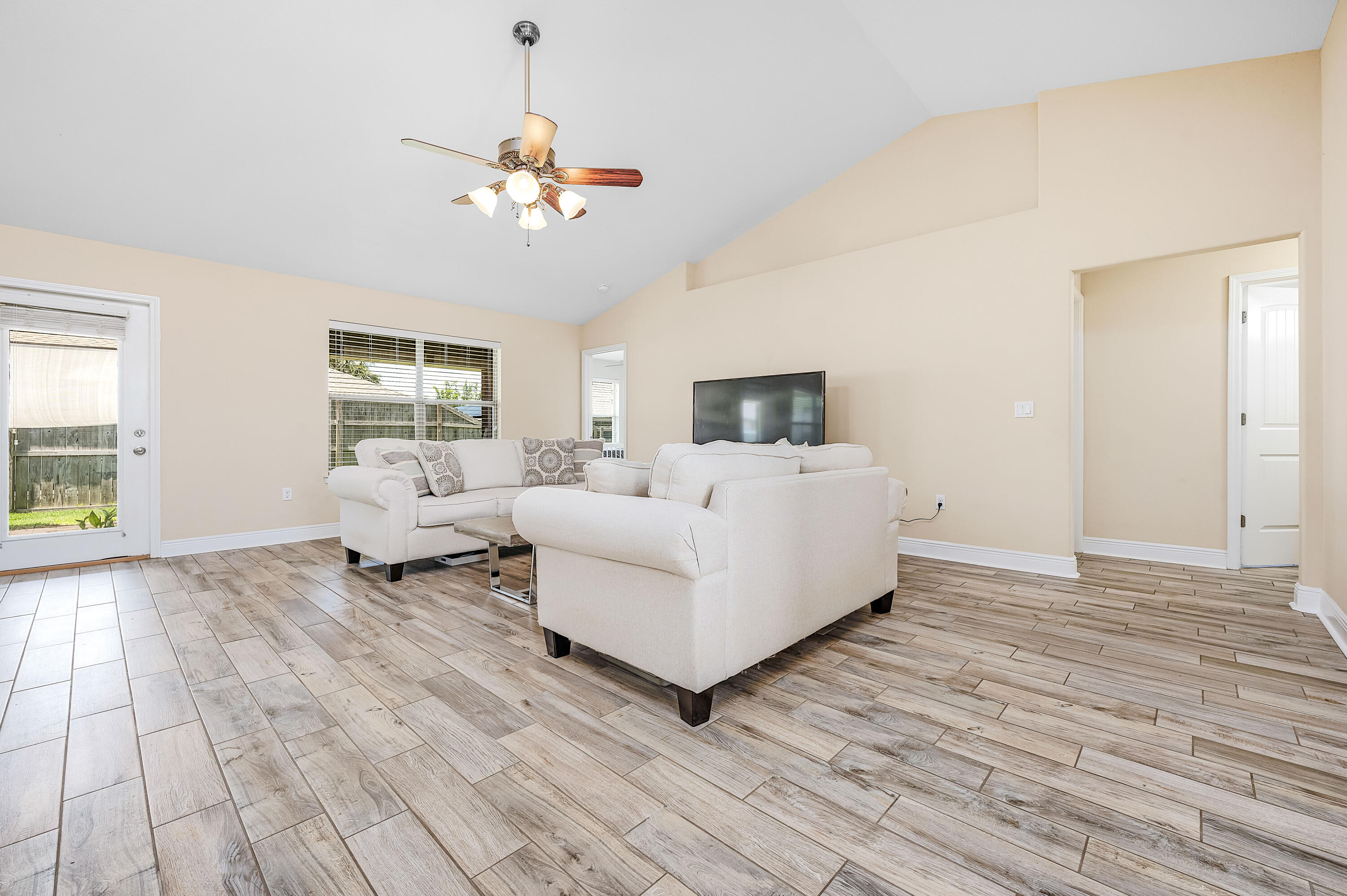 BAY PINES - Residential