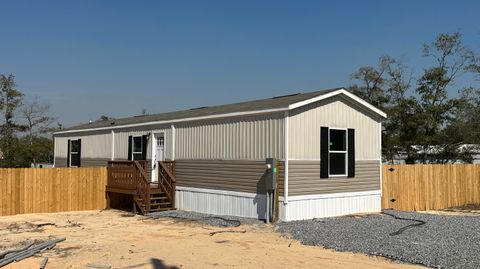 A home in DeFuniak Springs