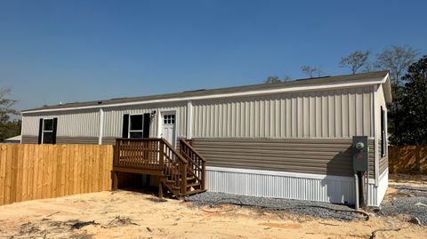 A home in DeFuniak Springs