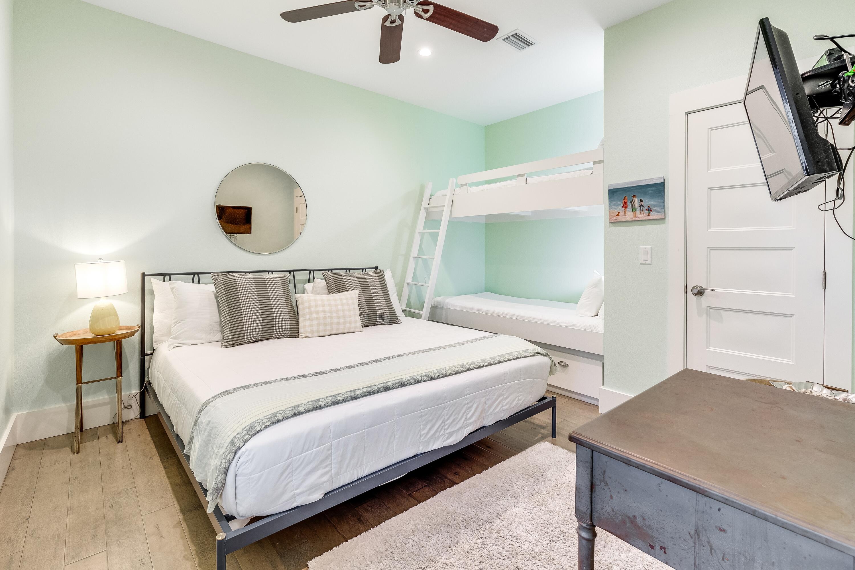 GULF SHORE MANOR-SEAGROVE - Residential