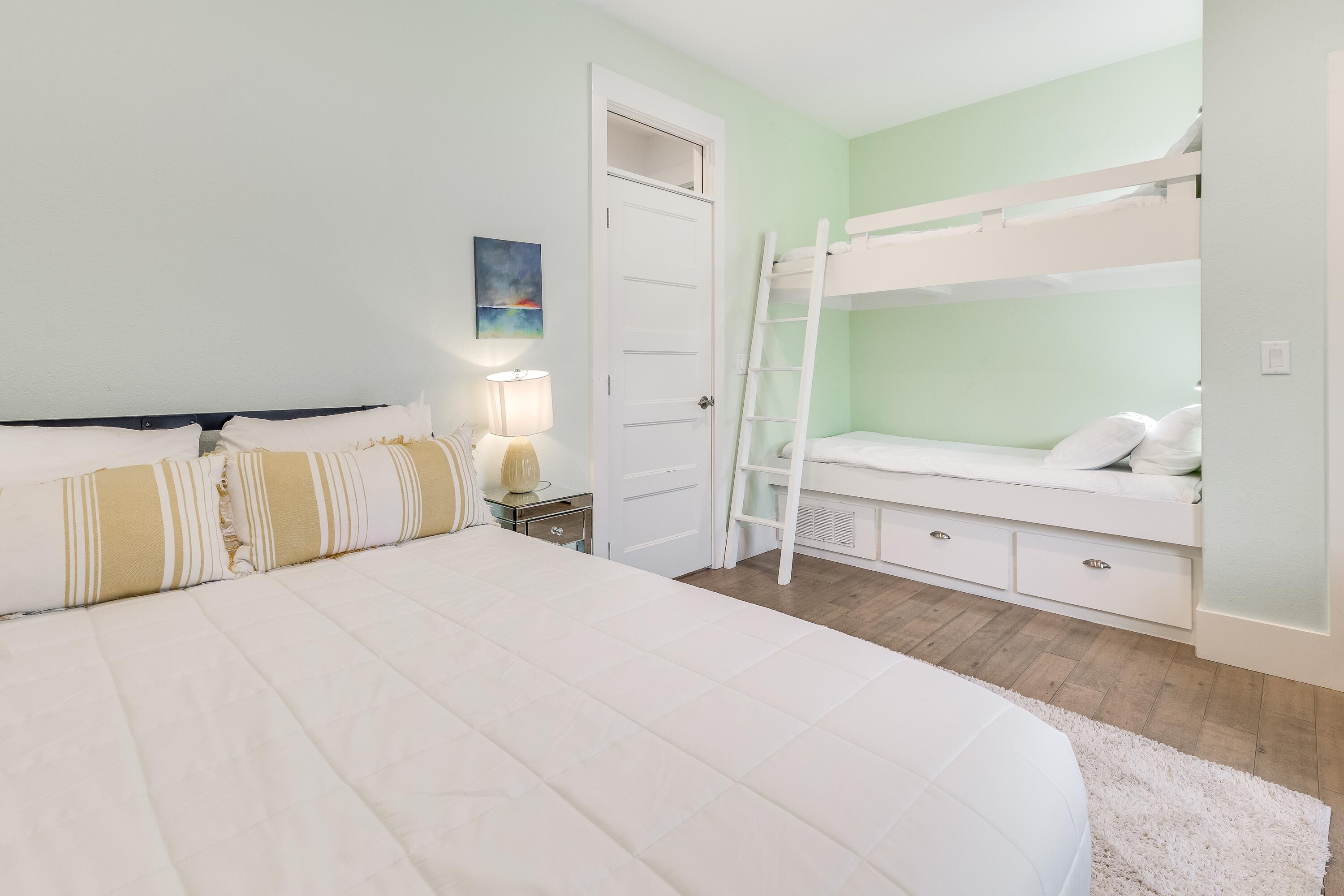 GULF SHORE MANOR-SEAGROVE - Residential