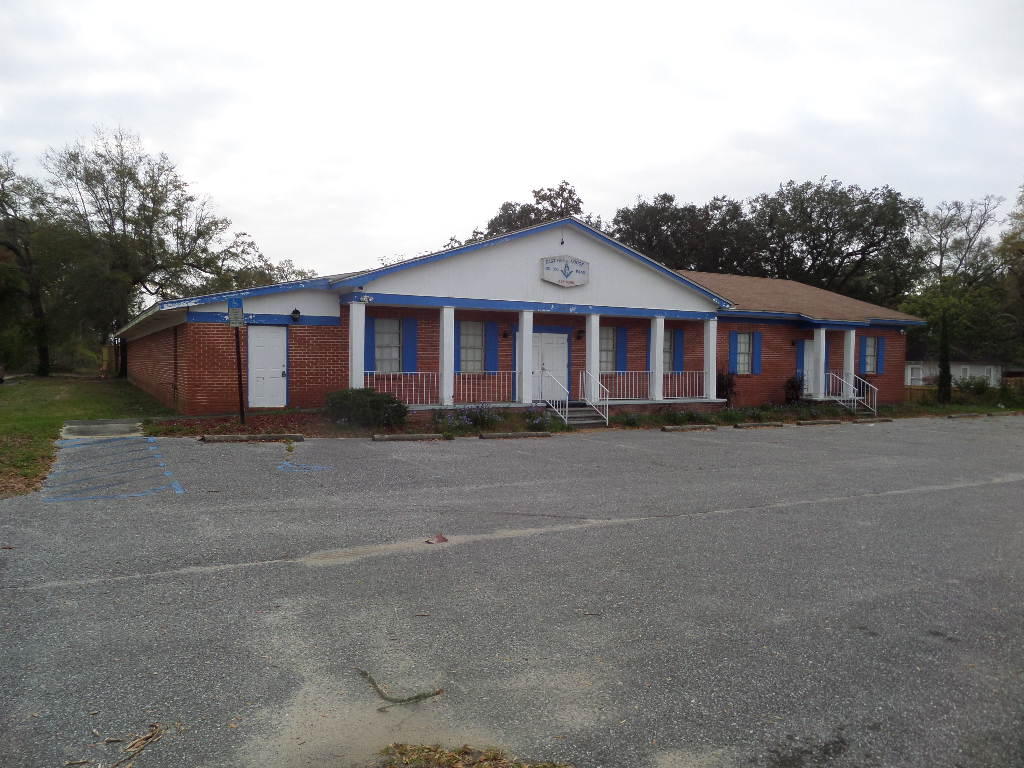 Approx 6177 sq. Embrace the spirit of DIY with this original building occupying a very busy street position. This building features 1 large dining room with a welcoming kitchen, additional large and open area that can be divided into several offices, two bathrooms and many storage rooms. There's plenty of potential for the savvy investor. Please note this property is also available to purchase with partial Seller Financing.