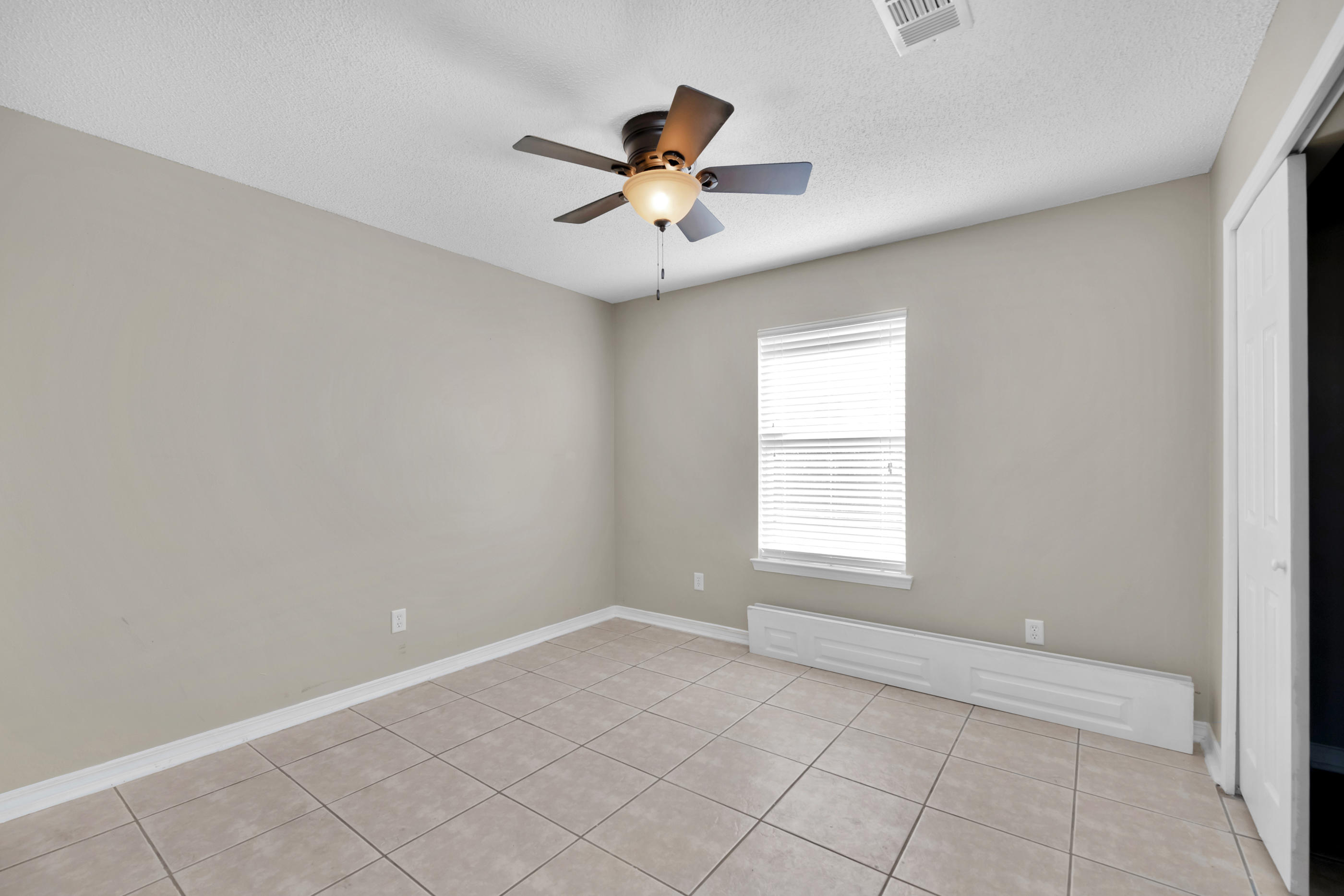 COUNTRYVIEW ESTATES 8TH ADDN - Residential