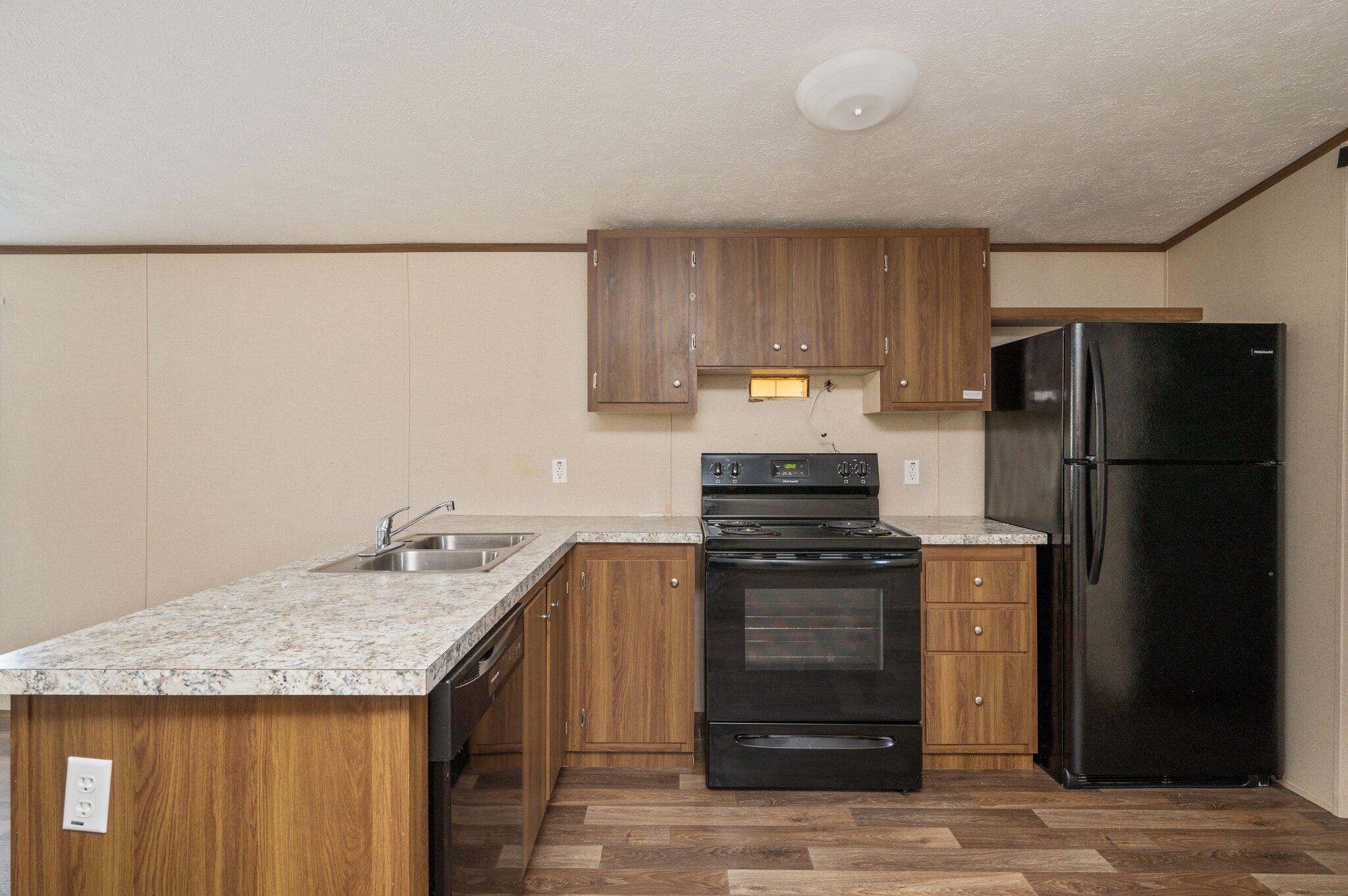 THE PINES S/D LOT 31 BLK 10 - Residential