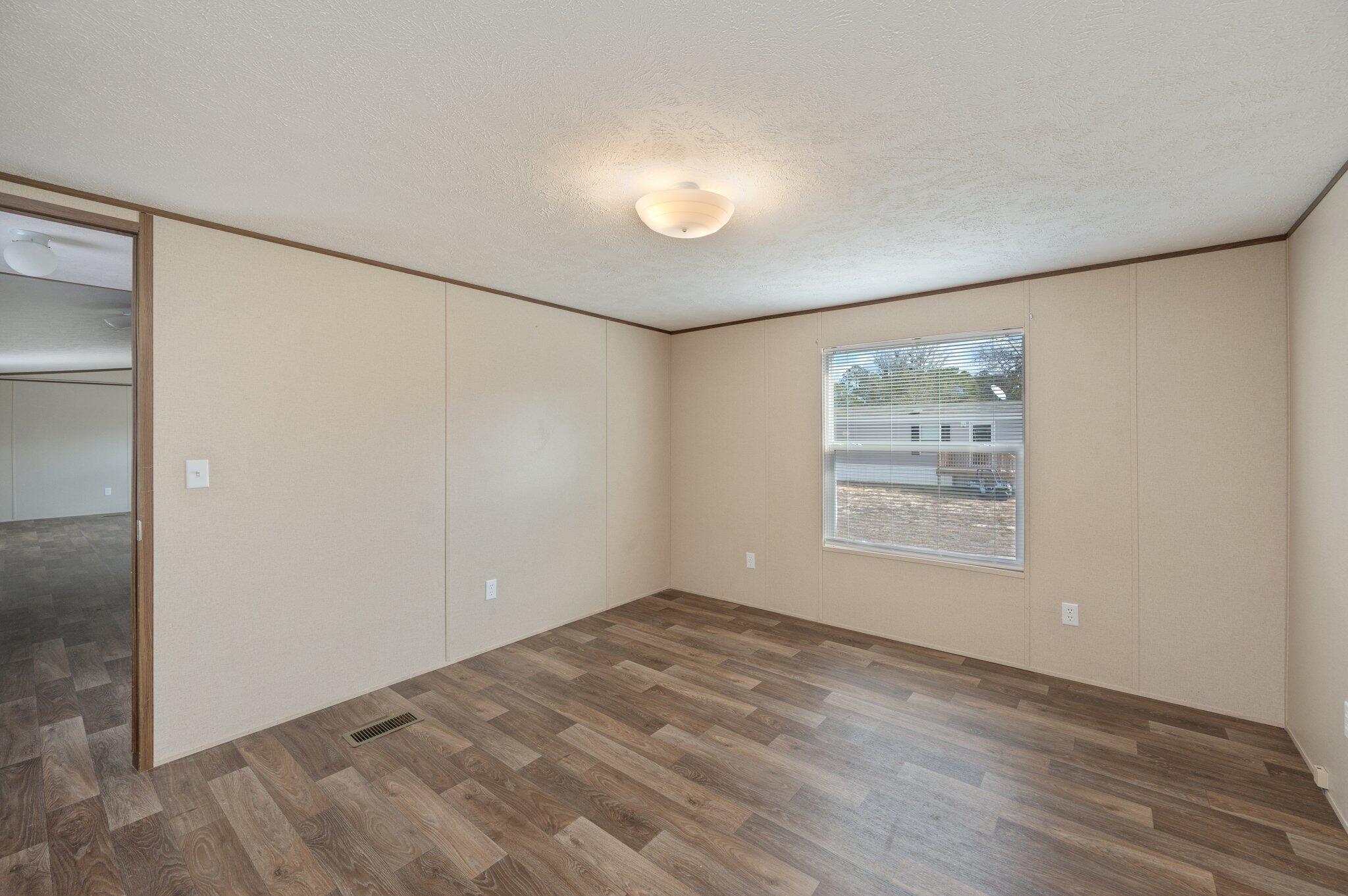 THE PINES S/D LOT 31 BLK 10 - Residential