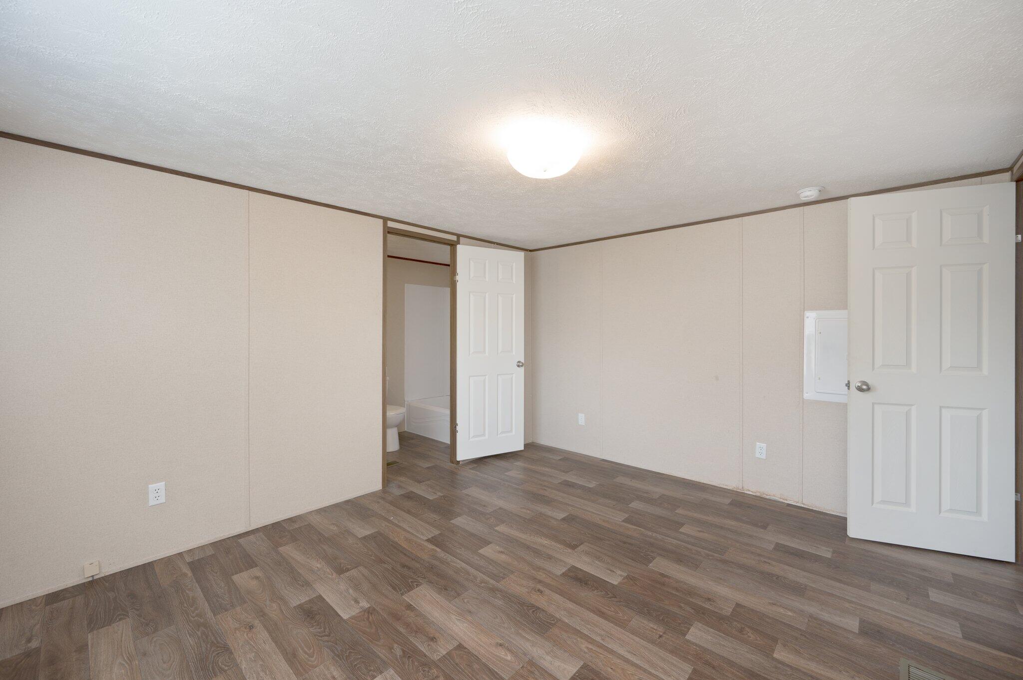 THE PINES S/D LOT 31 BLK 10 - Residential