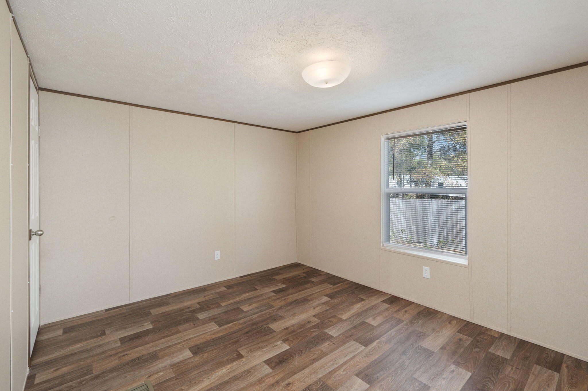 THE PINES S/D LOT 31 BLK 10 - Residential