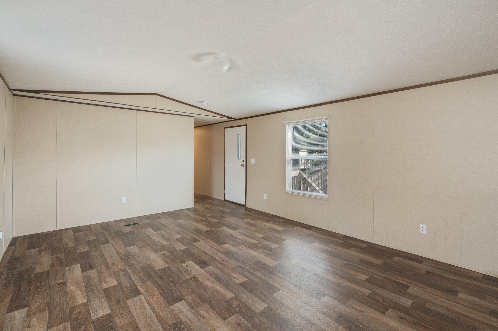 THE PINES S/D LOT 31 BLK 10 - Residential