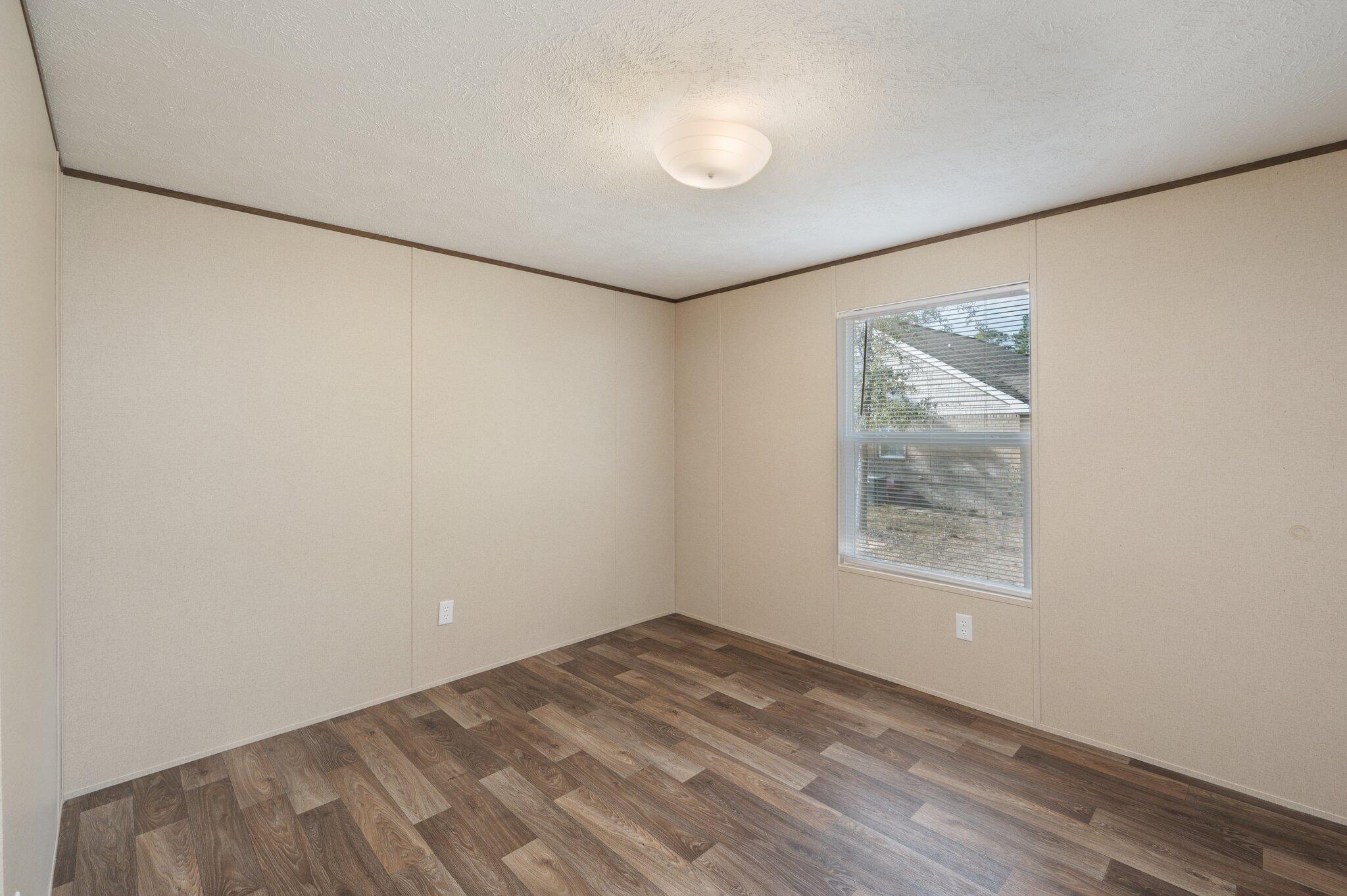 THE PINES S/D LOT 31 BLK 10 - Residential