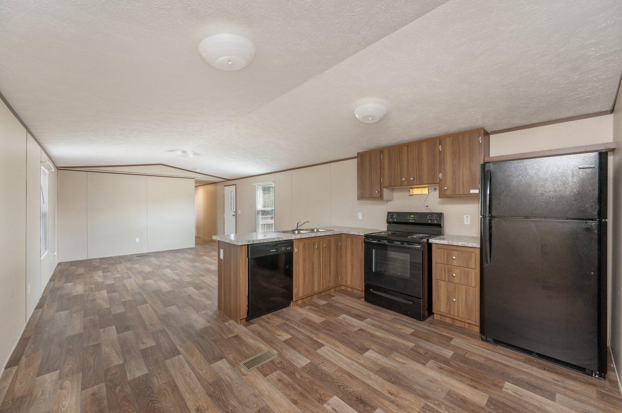 THE PINES S/D LOT 31 BLK 10 - Residential