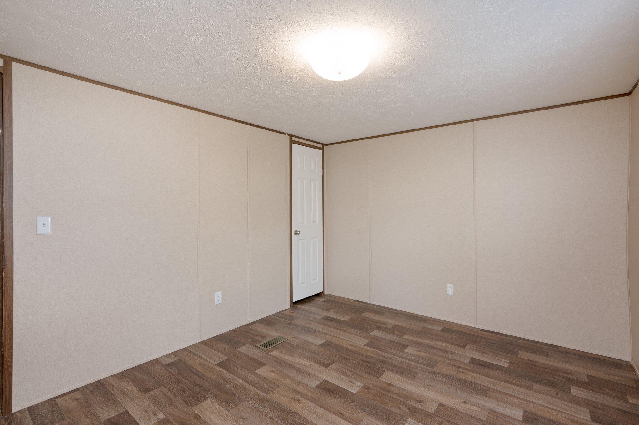 THE PINES S/D LOT 31 BLK 10 - Residential