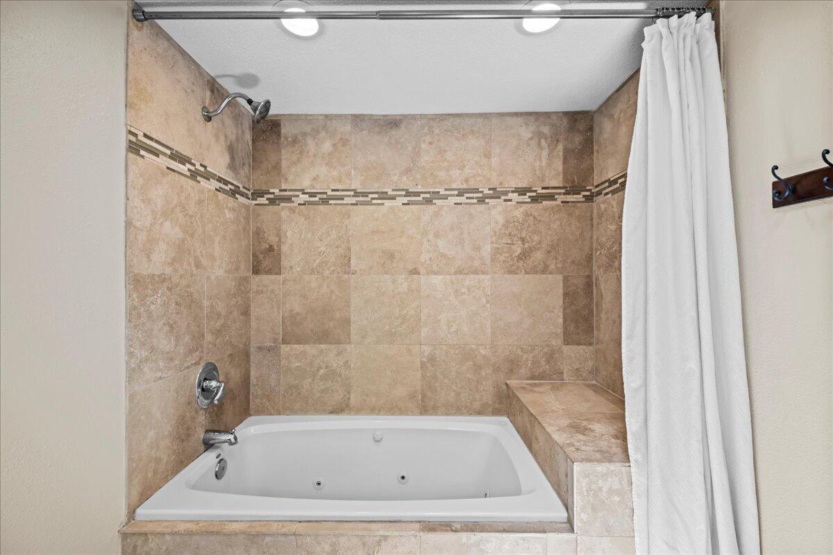 VALPARAISO PINECREST 6 - Residential