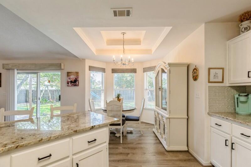 WINDSOR FOREST - Residential