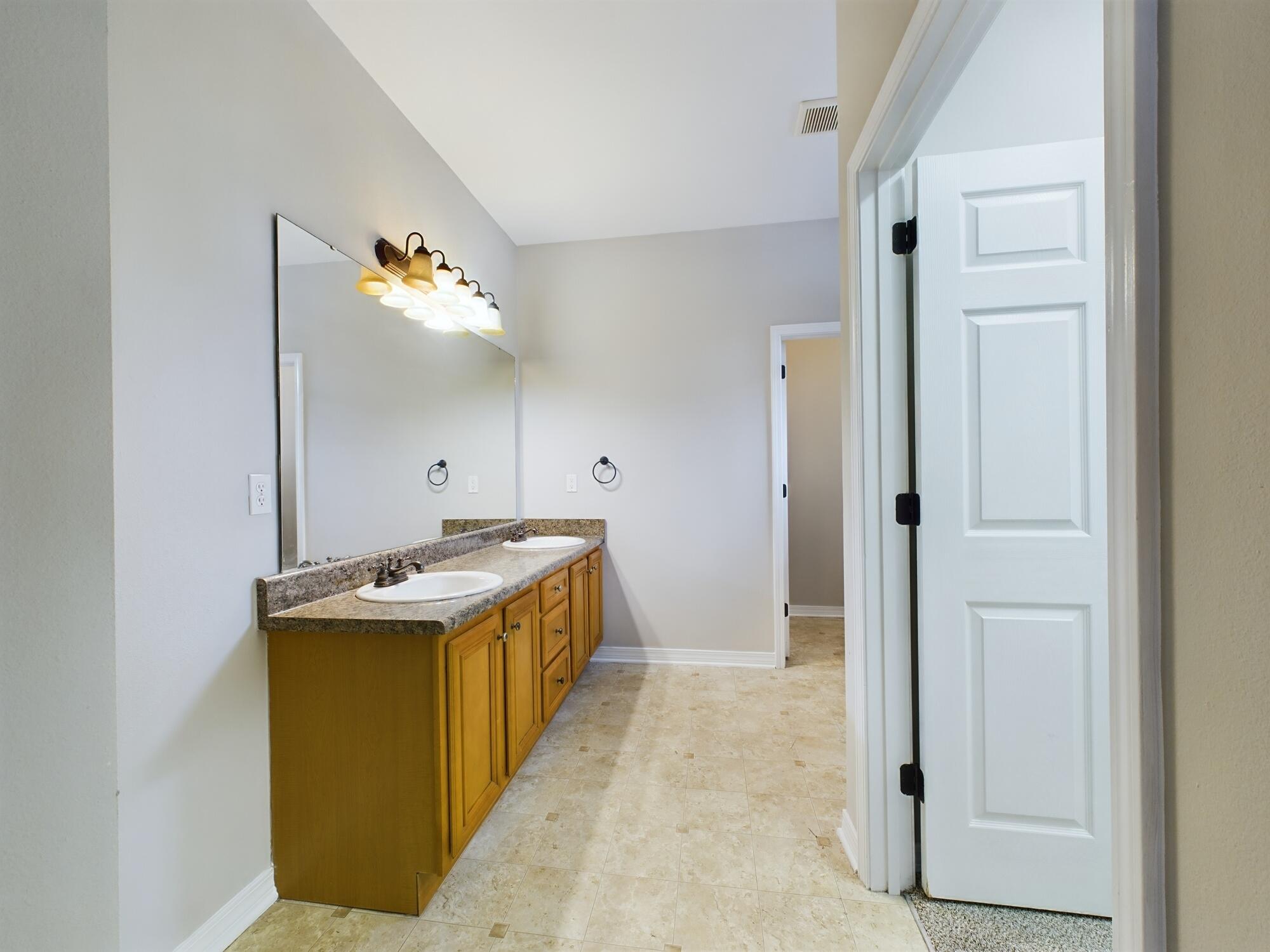 HERITAGE MANOR - Residential