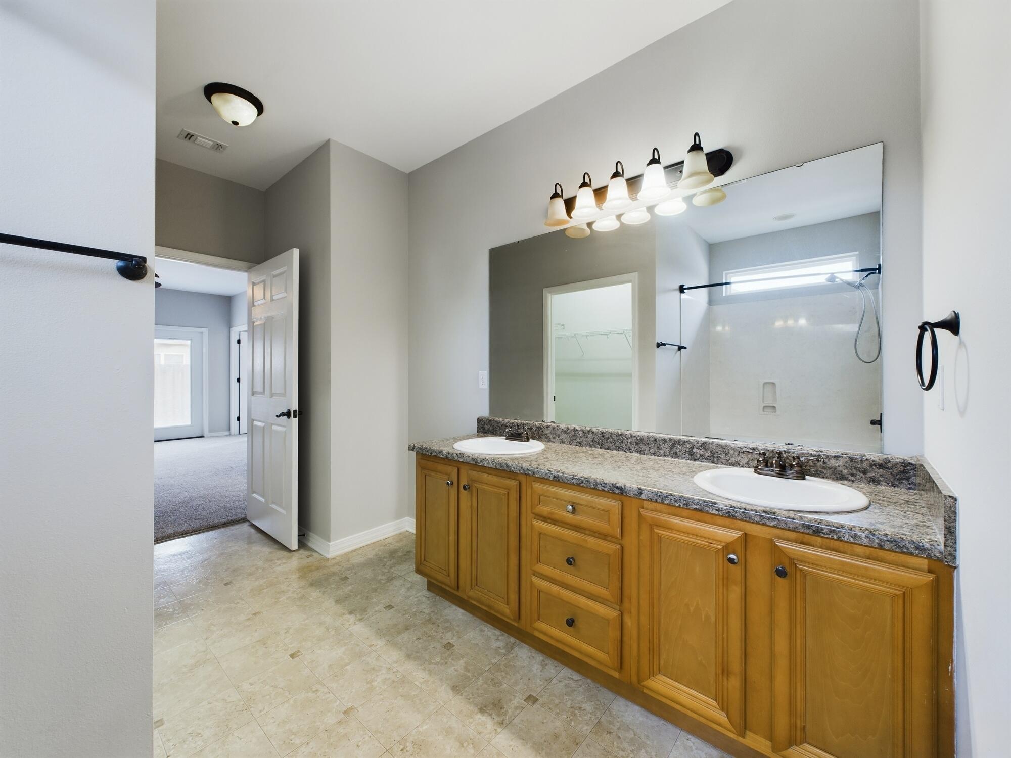 HERITAGE MANOR - Residential