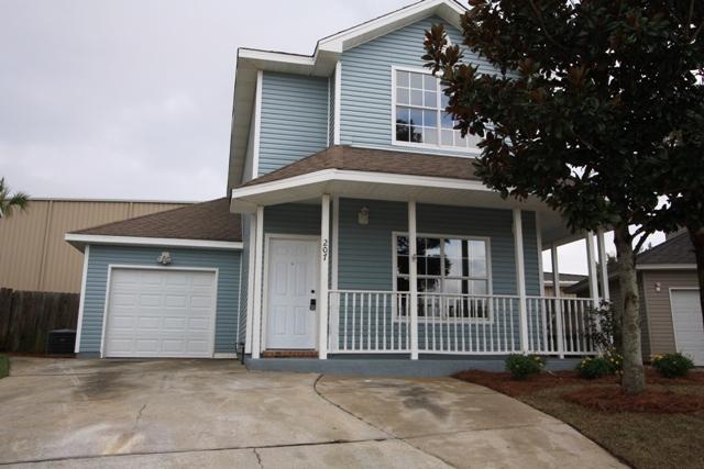 Looking for a great home to LEASE in the Heart of Destin, New Appliances, New Carpet, New landscaping and New Paint through out... Move in Ready !
