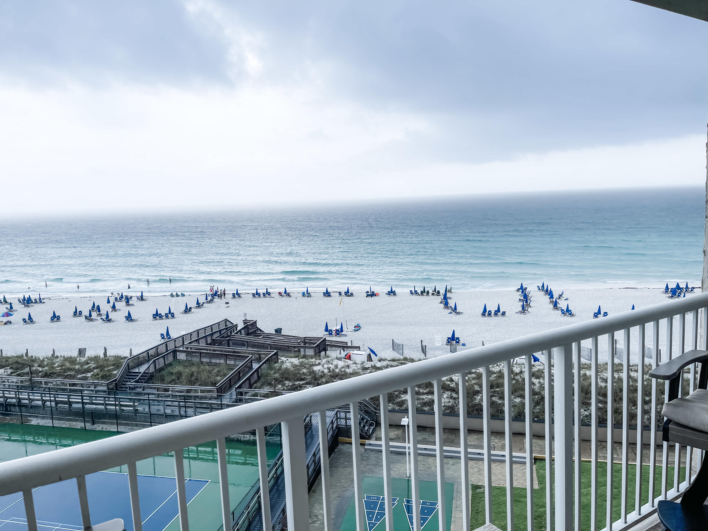 HOLIDAY SURF & RACQUET CLUB - Residential