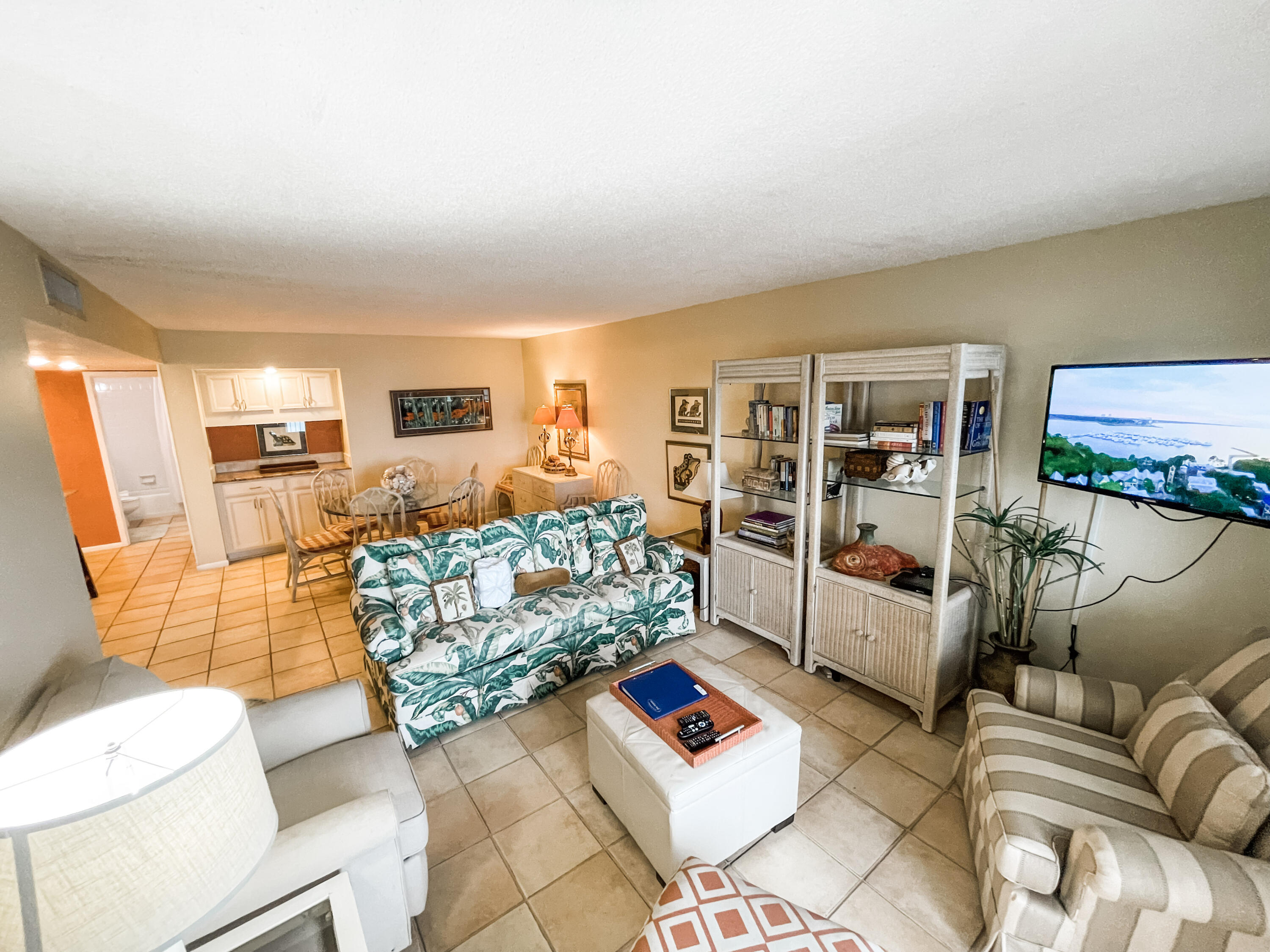 HOLIDAY SURF & RACQUET CLUB - Residential