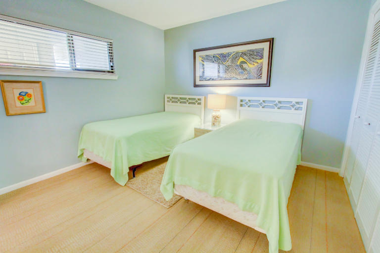 HOLIDAY SURF & RACQUET CLUB - Residential