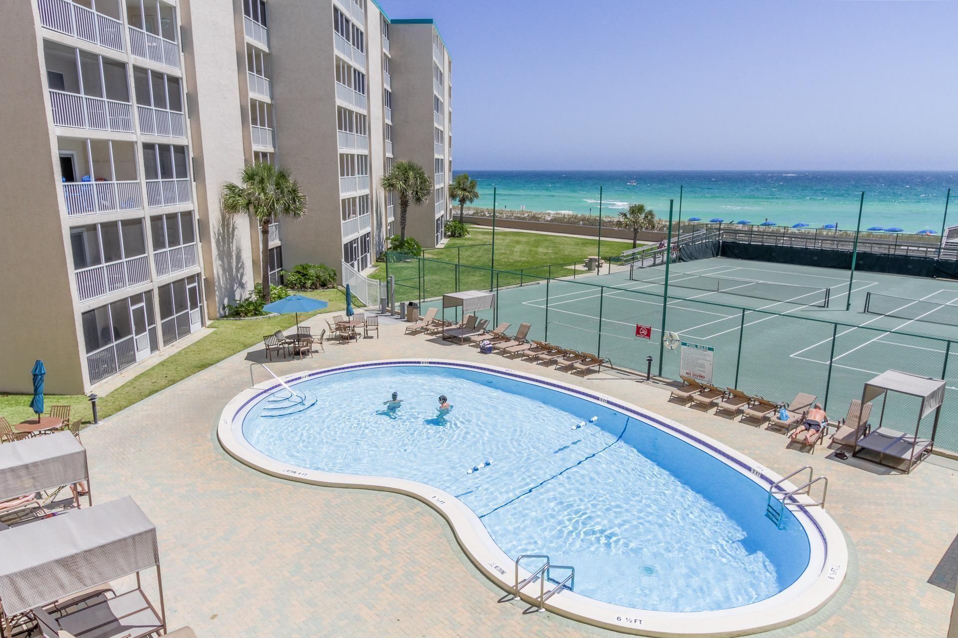 HOLIDAY SURF & RACQUET CLUB - Residential