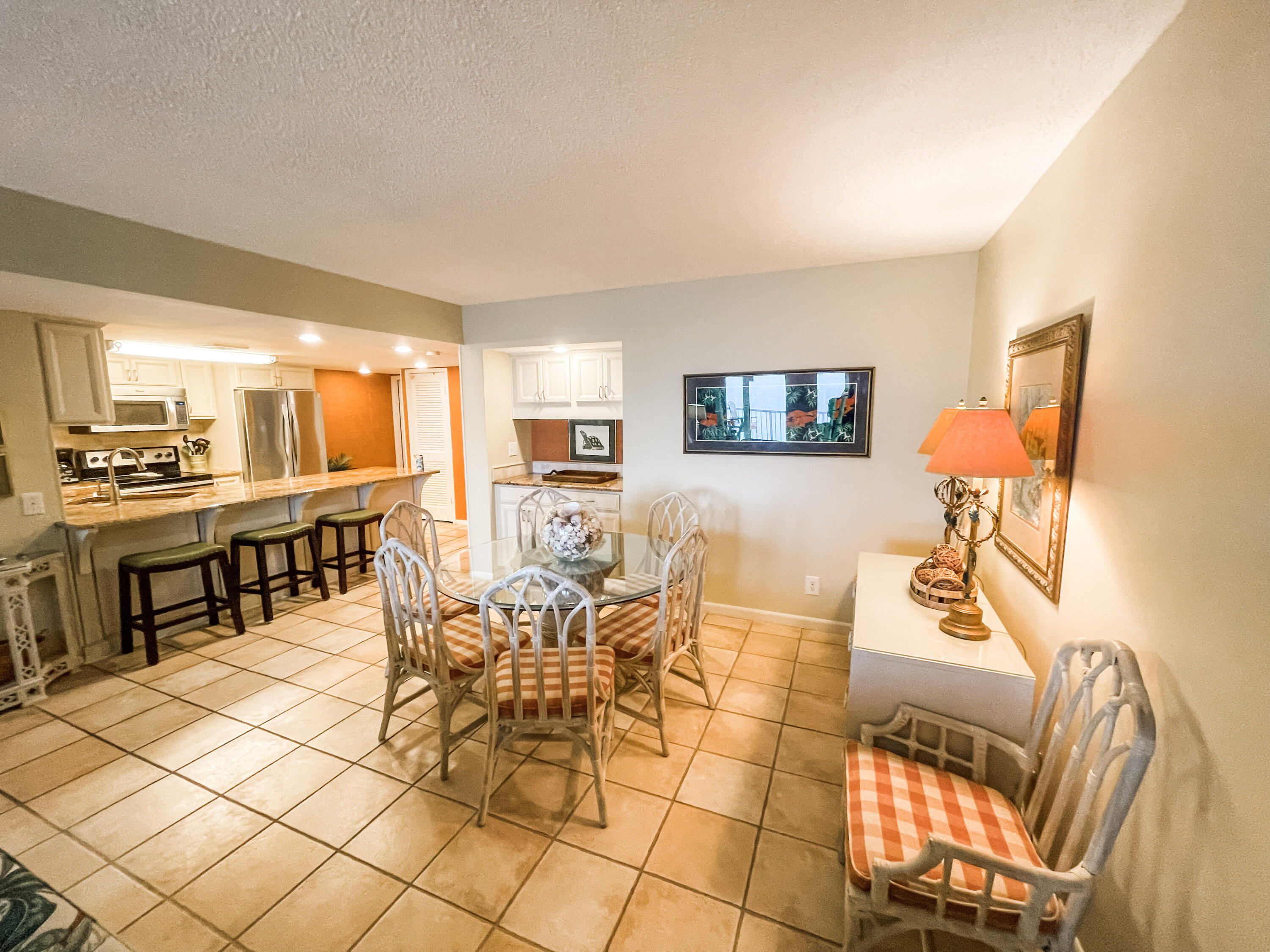 HOLIDAY SURF & RACQUET CLUB - Residential