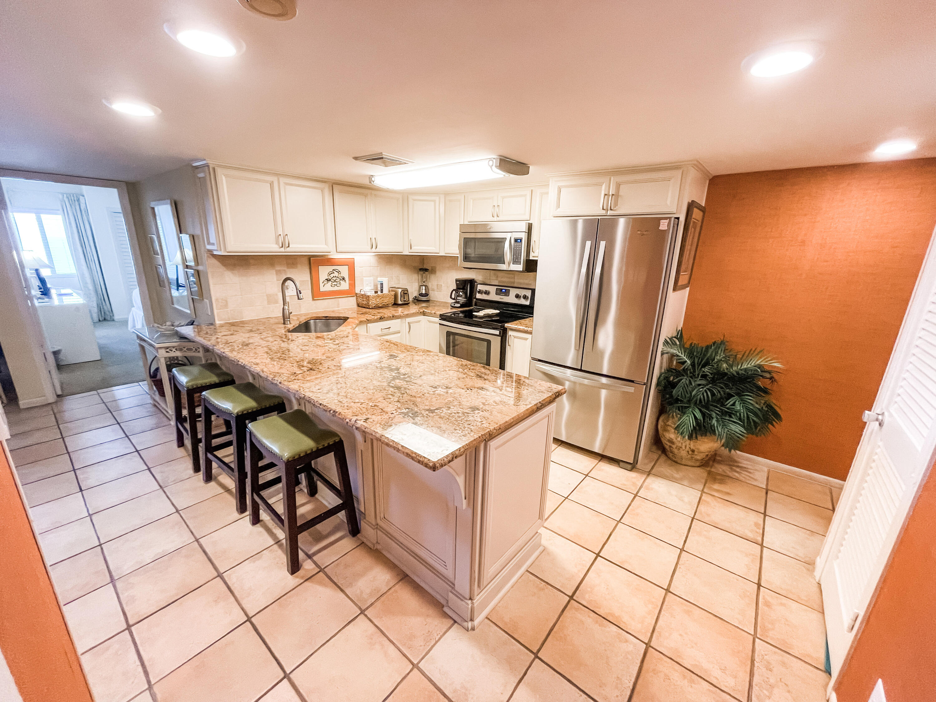 HOLIDAY SURF & RACQUET CLUB - Residential