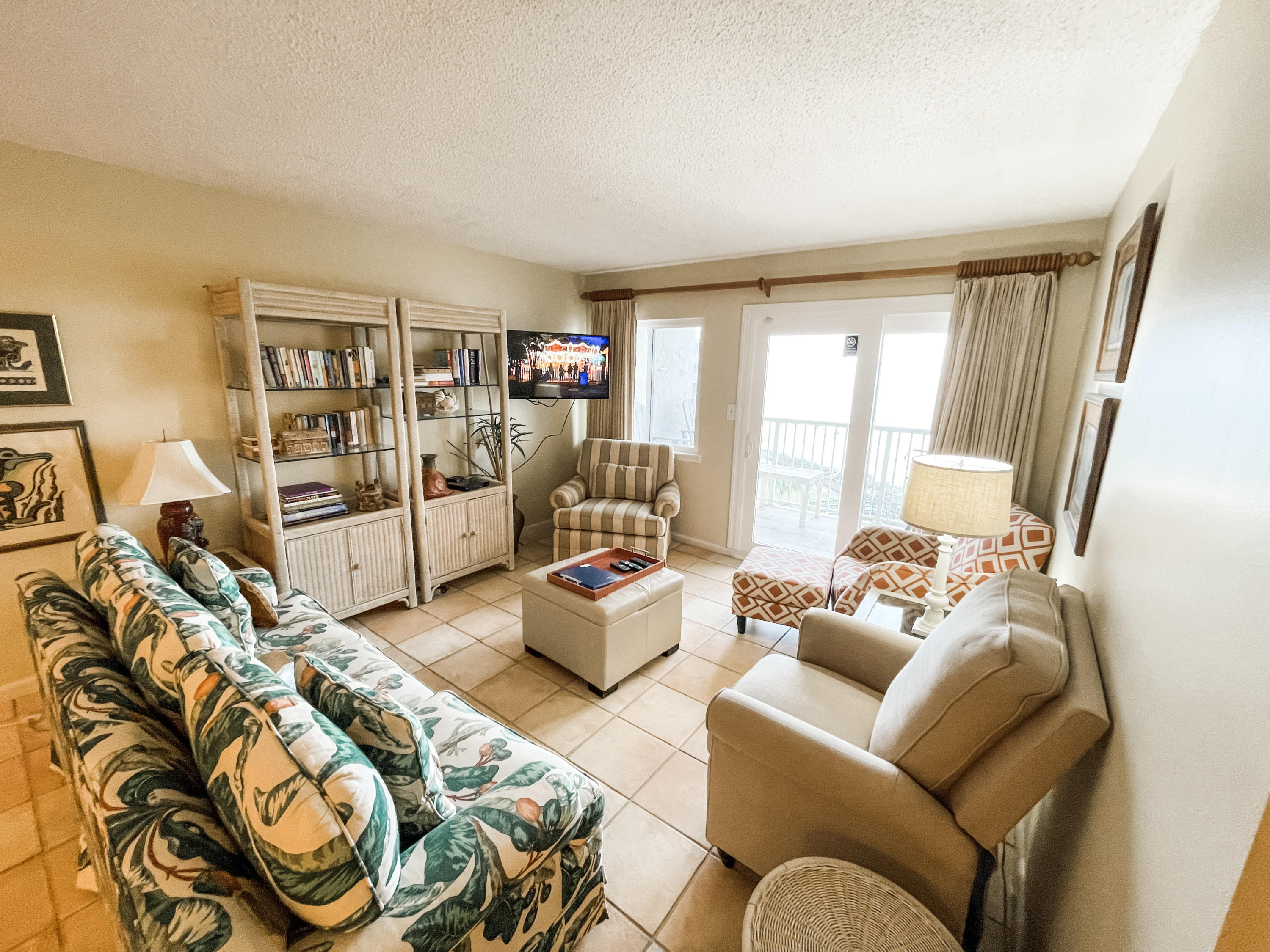 HOLIDAY SURF & RACQUET CLUB - Residential