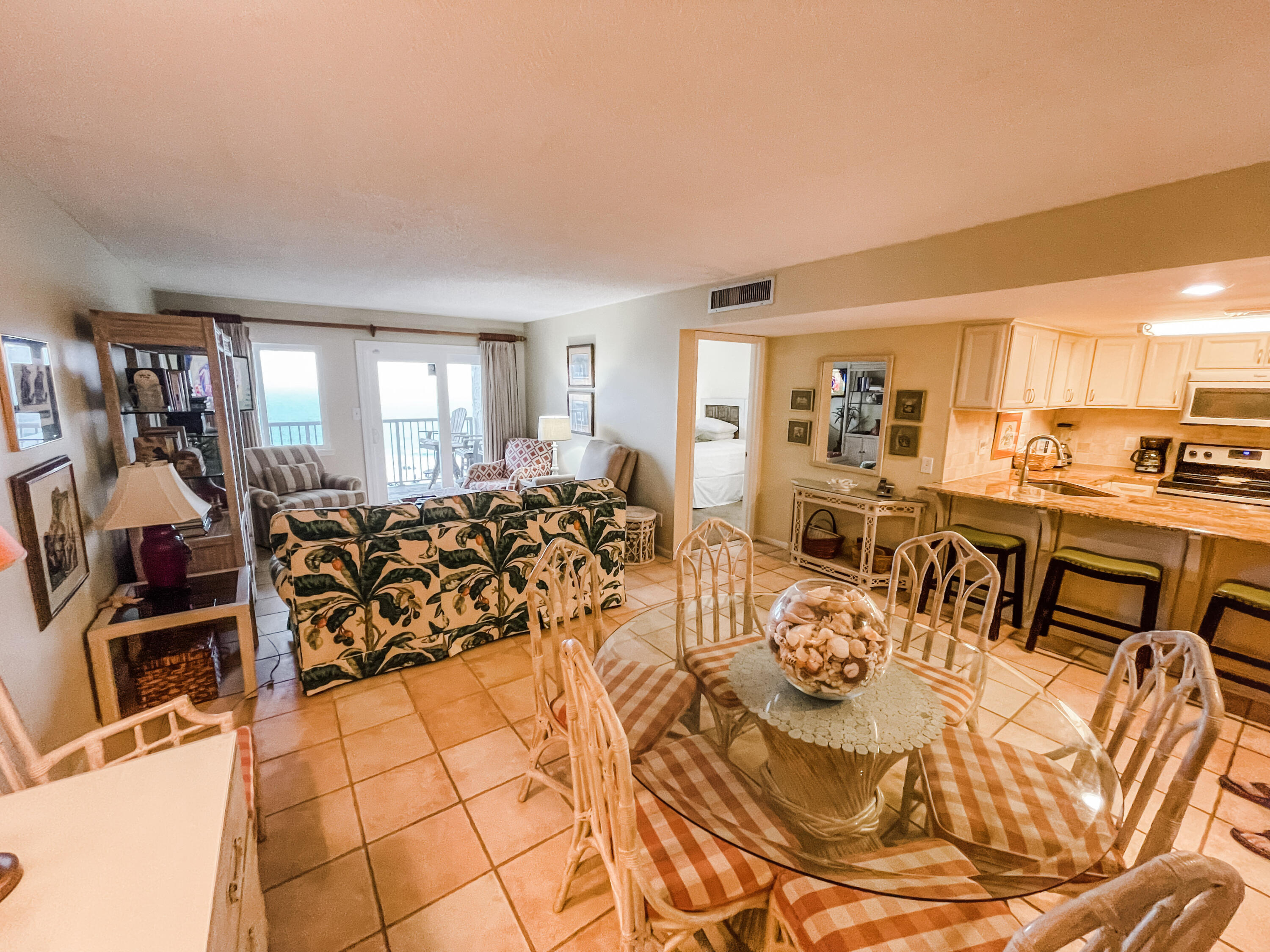 HOLIDAY SURF & RACQUET CLUB - Residential