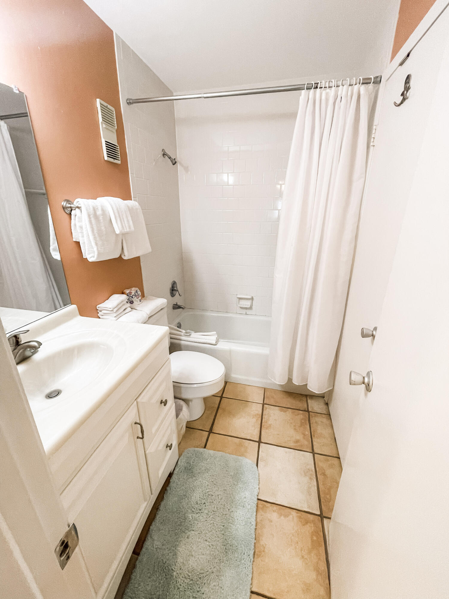 HOLIDAY SURF & RACQUET CLUB - Residential