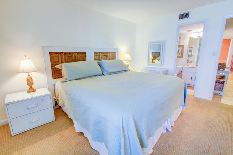 HOLIDAY SURF & RACQUET CLUB - Residential