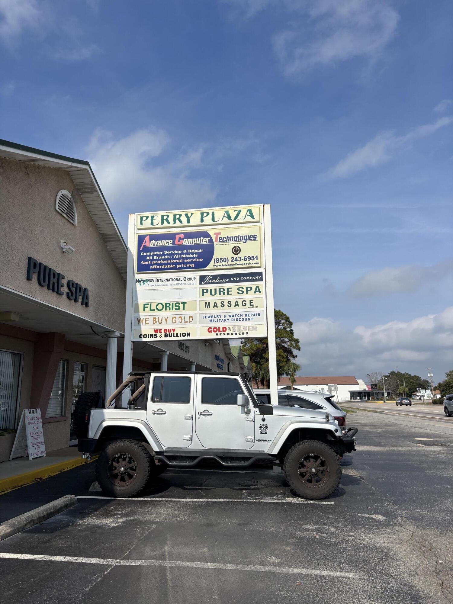 Main image without alt text