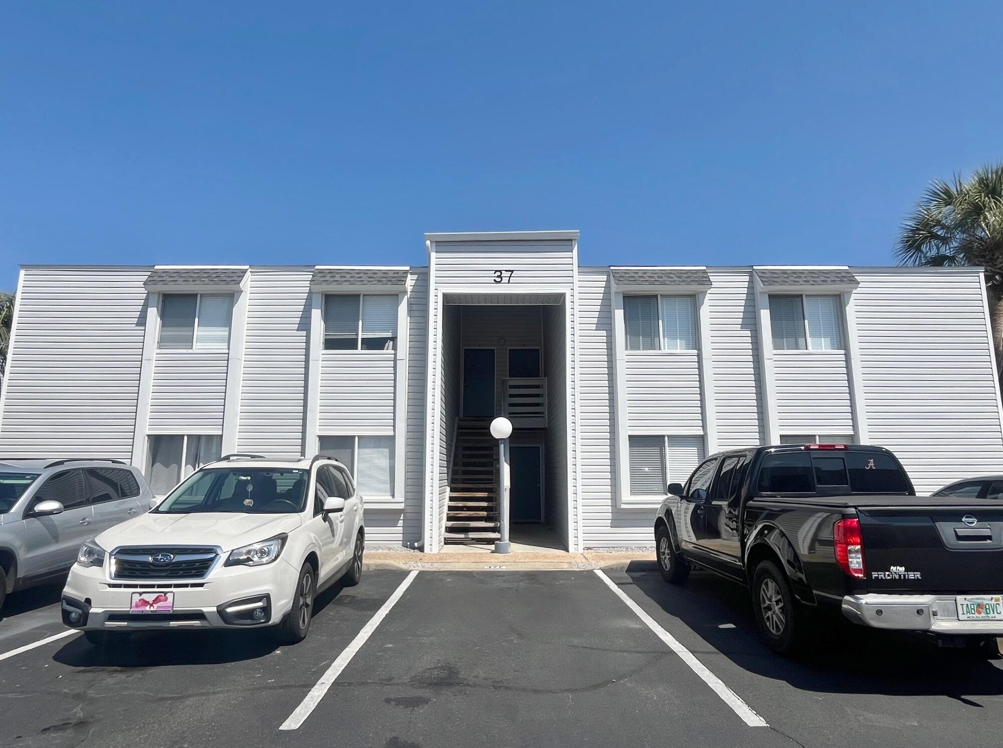 FINISTERRA CONDO - Residential