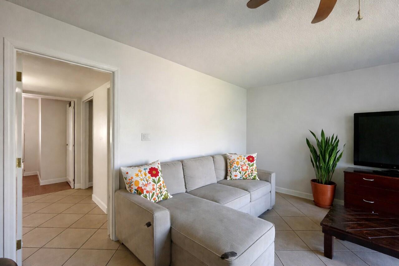 FINISTERRA CONDO - Residential