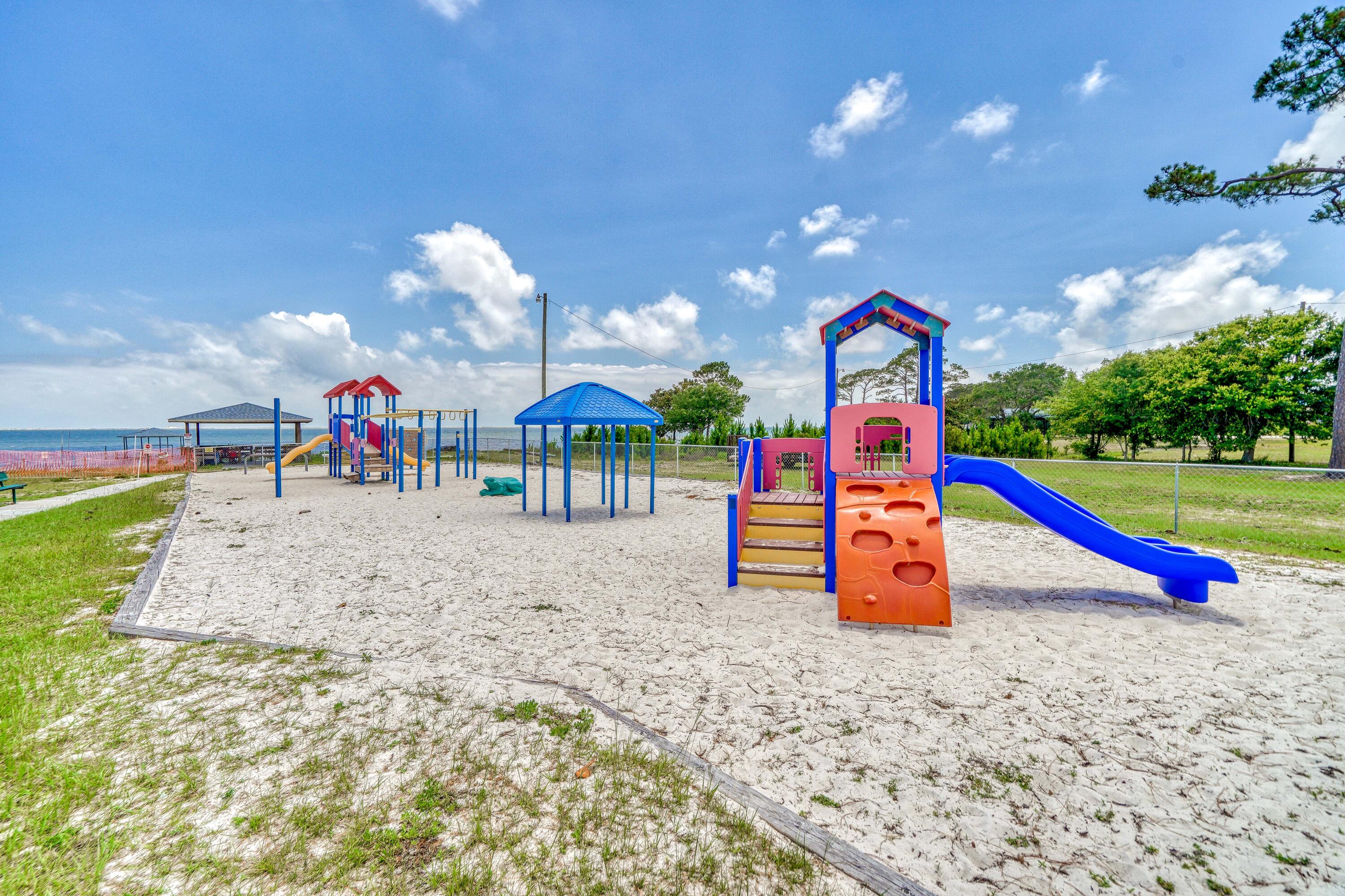 HIDDEN CREEK ESTATES AT HOLLEY BY THE SEA - Residential