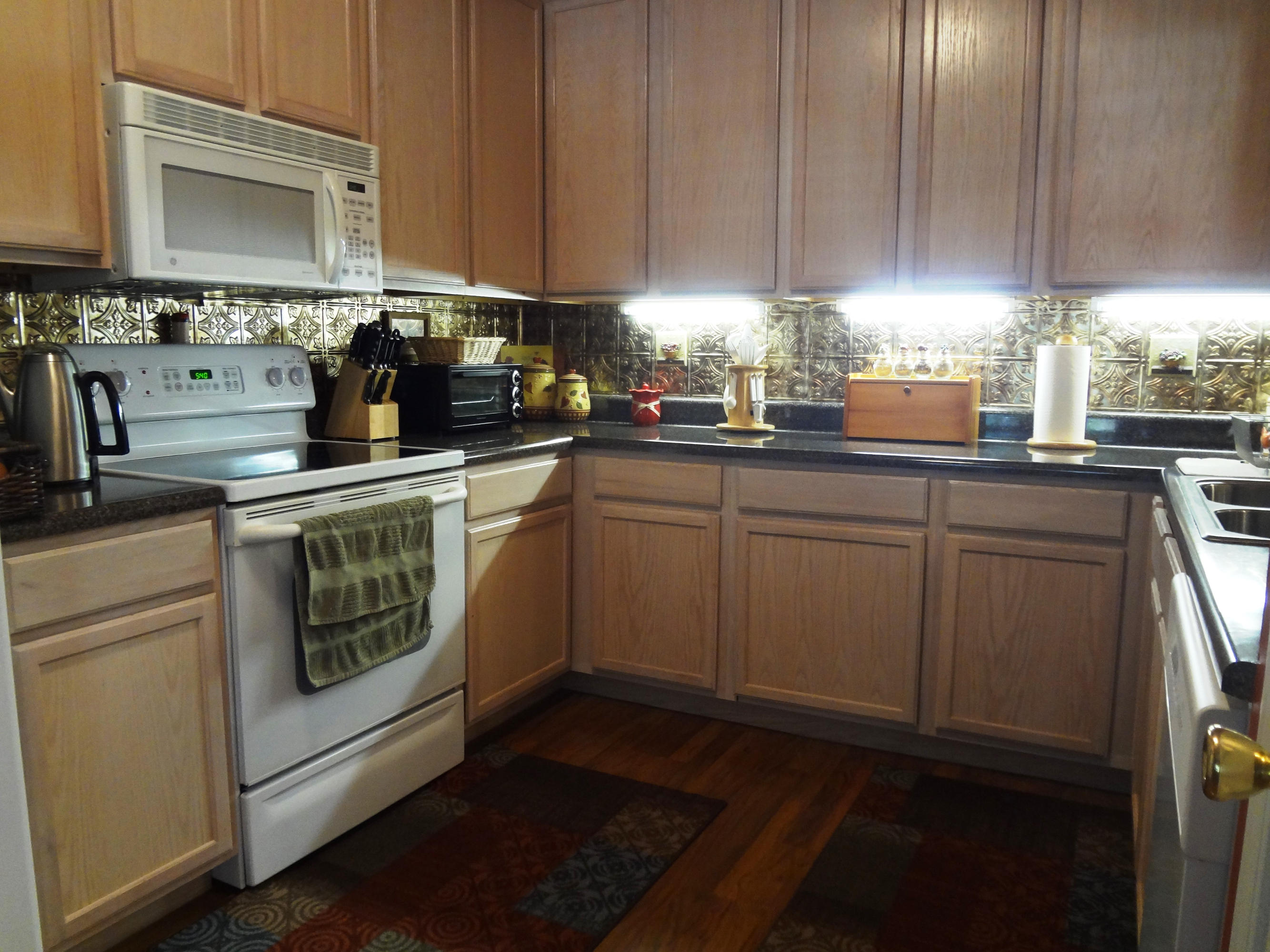 HAPPY HOLLOW - Residential