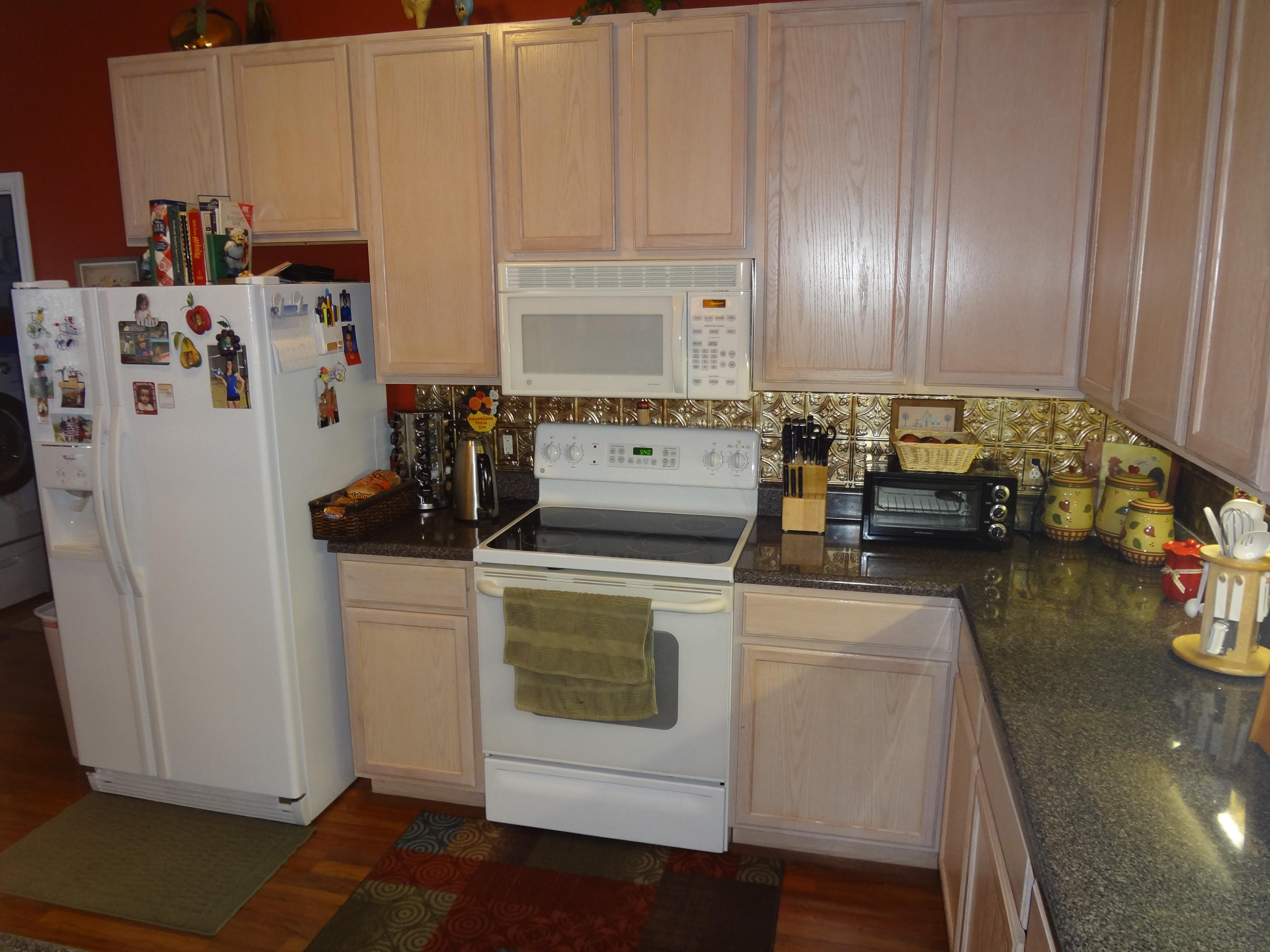 HAPPY HOLLOW - Residential