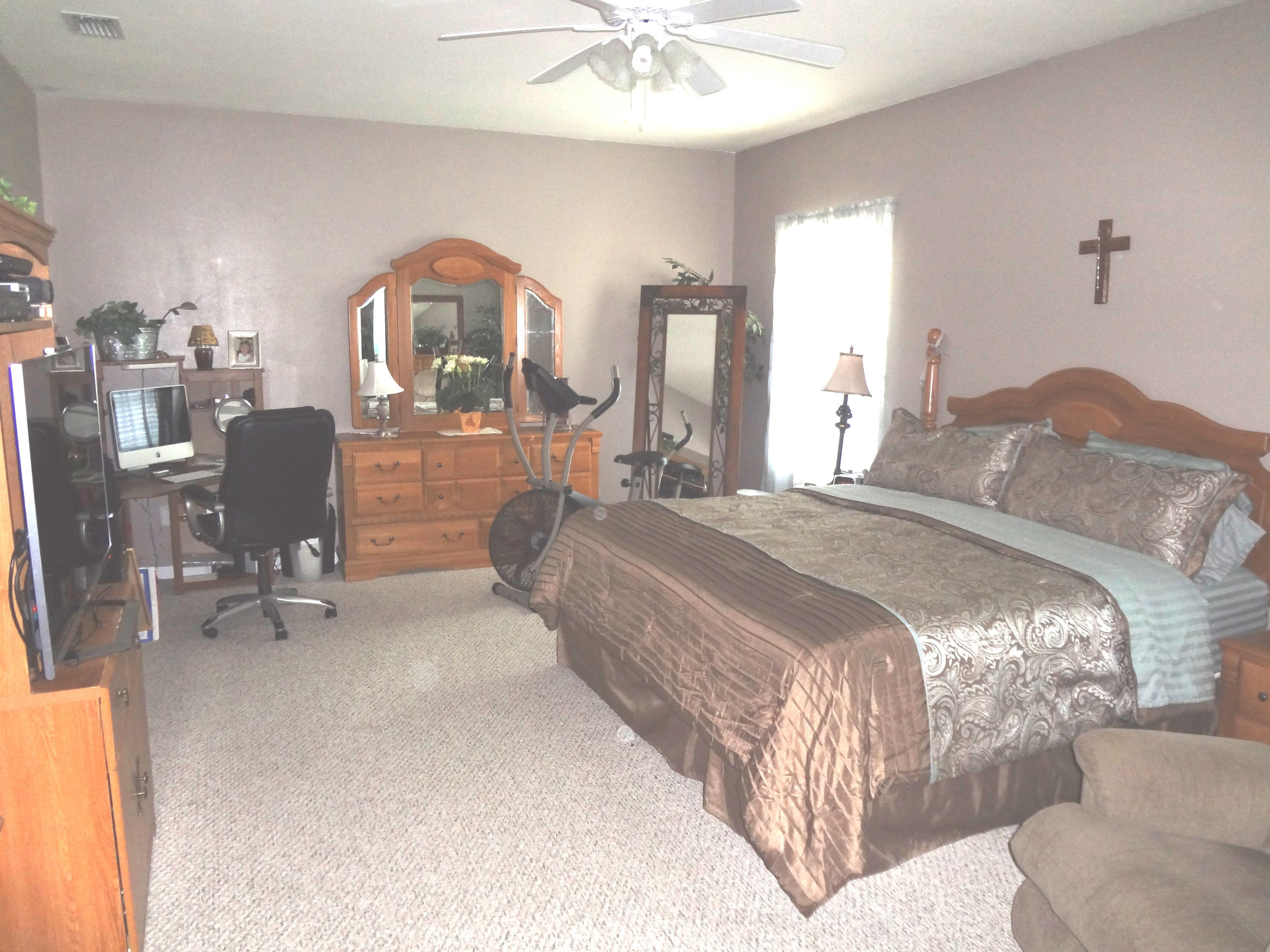 HAPPY HOLLOW - Residential