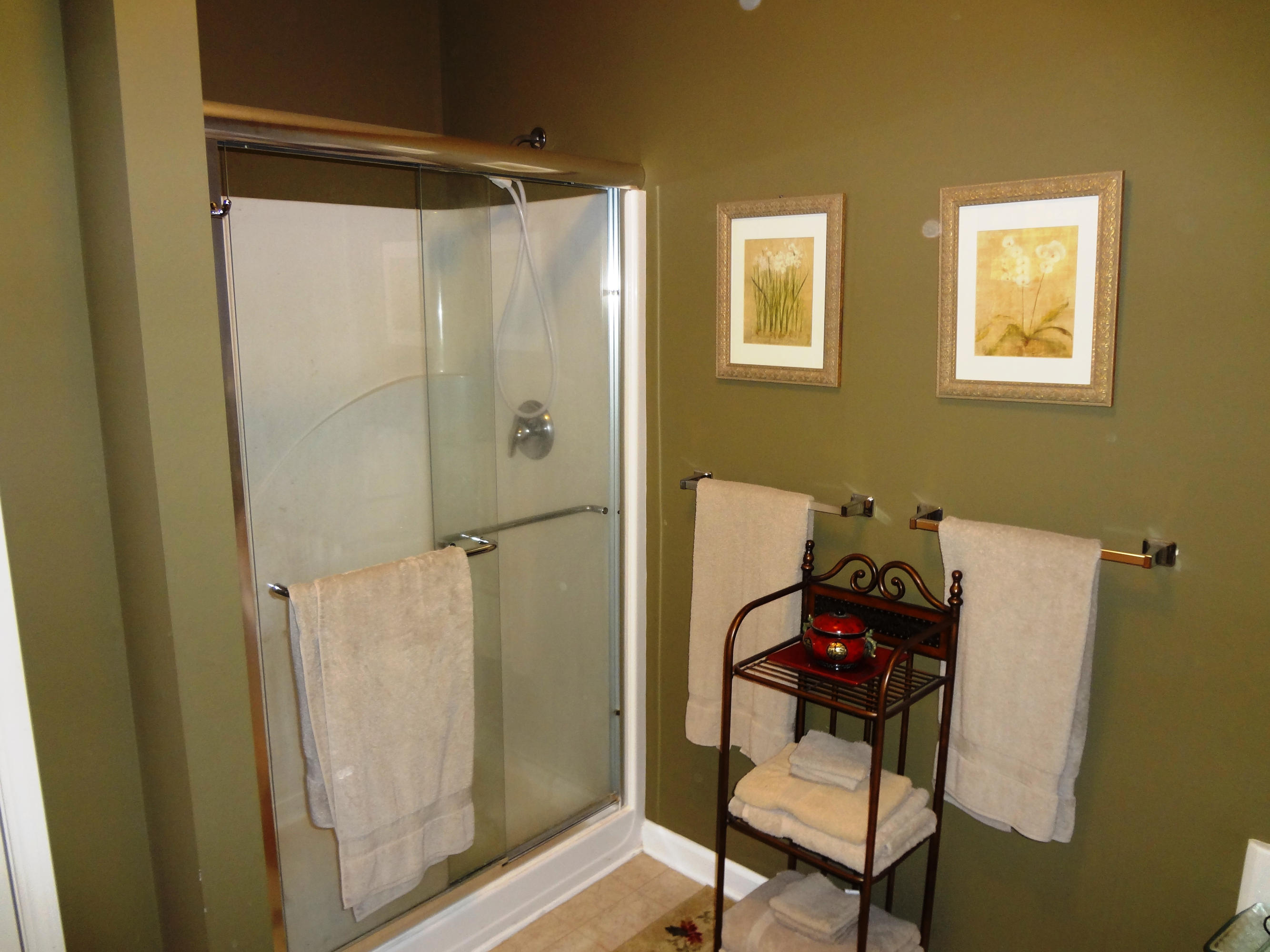 HAPPY HOLLOW - Residential