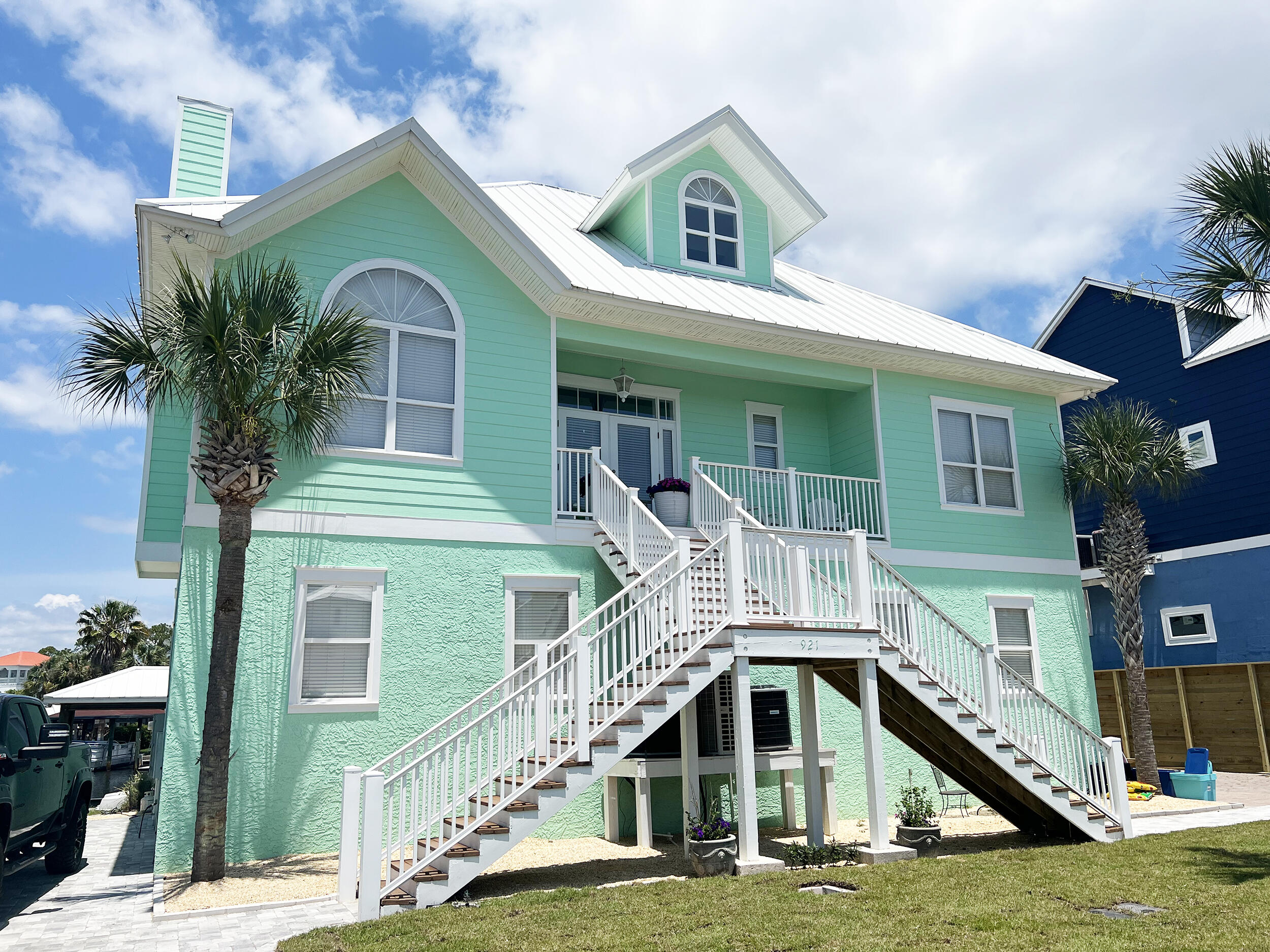 Are you seeking a luxurious canal front home with a sweet financial advantage and direct Gulf access? You've just hit the jackpot! Idyllically nestled on a double-lot in a gated community, this 4BR/3BA, 3,241sqft property offers an exceptional investment opportunity with the added benefit of seller discount points (qualified buyers may receive paid down interest rates-please inquire). Upgraded to satisfy discerning tastes, the property features an entertainment-ready floorplan, 1st floor primary bedroom, separate 'lock-out' guest-suite, new 10,000 lb. boat lift, outdoor kitchen w/grill, 2 new HVACs (2021), and an open concept kitchen with new appliances (2021). Projected to produce just over $100K annually in short-term rental income, this turnkey opportunity will go fast. Come See Today!