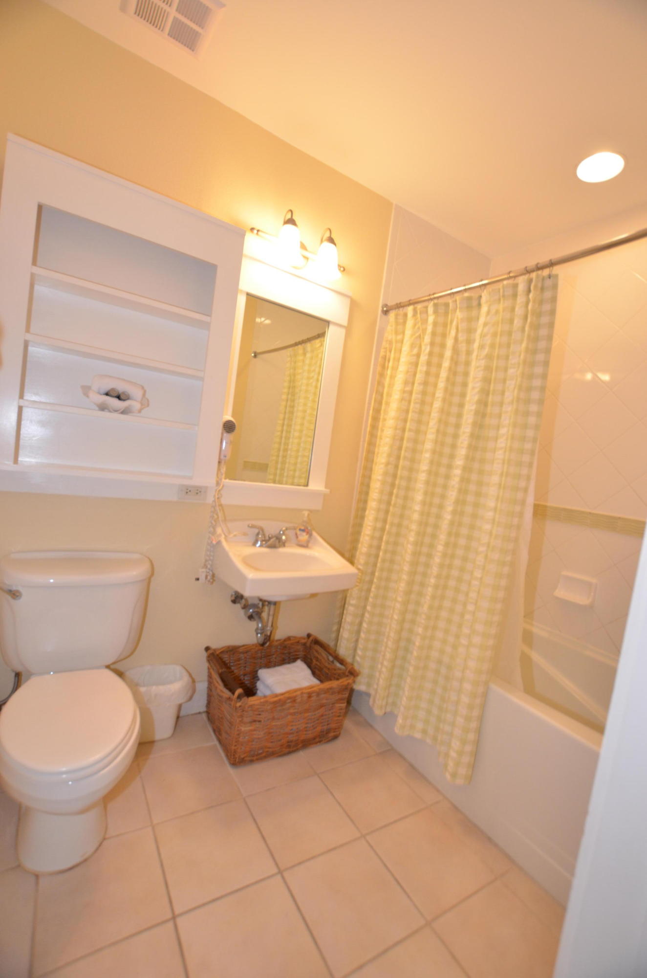 PILOT HOUSE - Residential Lease