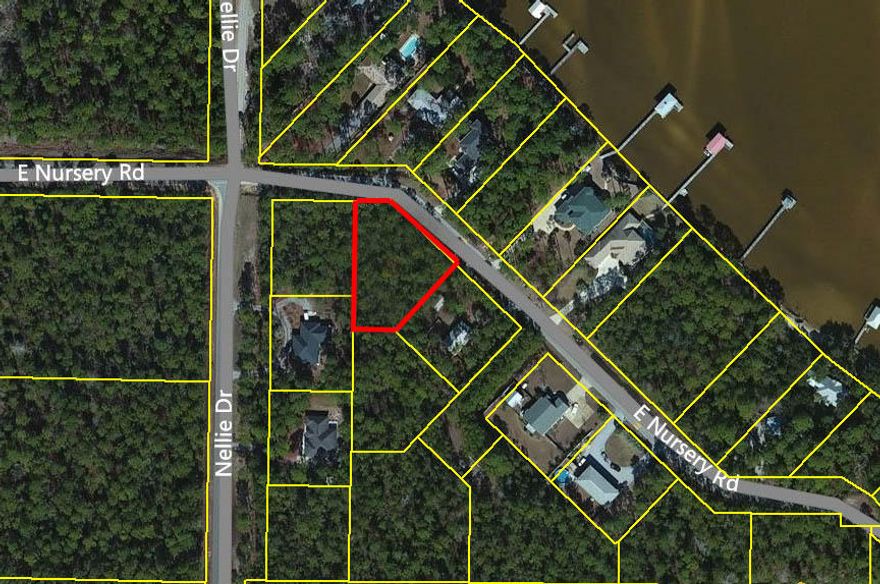 SIMPLY UNFORGETTABLE! Great building home-site in the booming Santa Rosa Beach area. Close to the bay & beach, restaurants & shops, grocery store, hospital and schools.