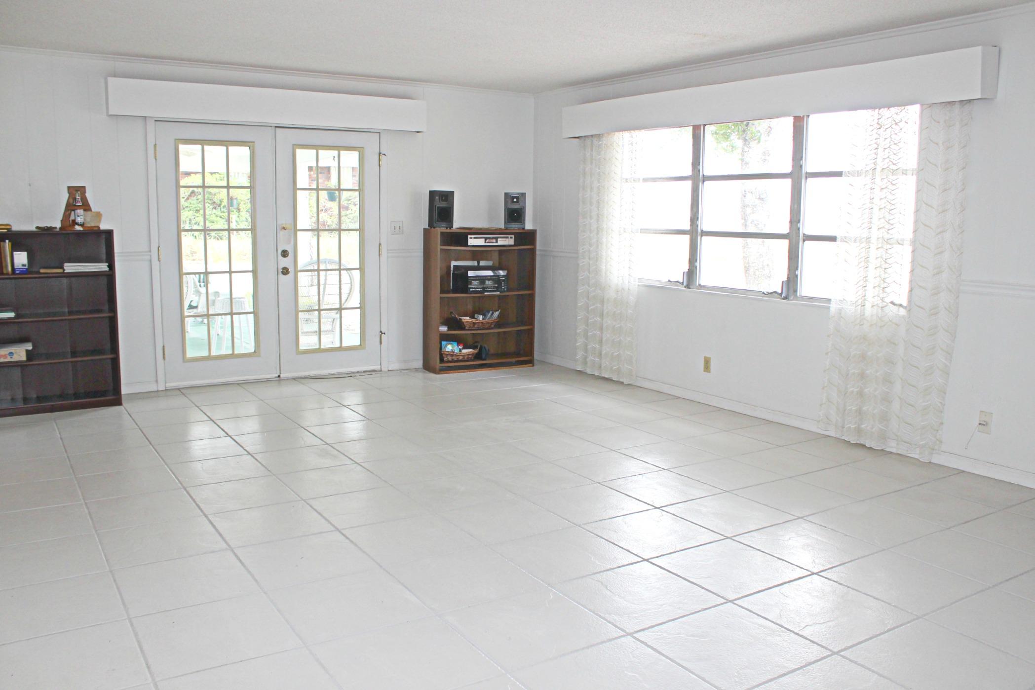 ELLIOTTS POINT 7TH ADDN - Residential