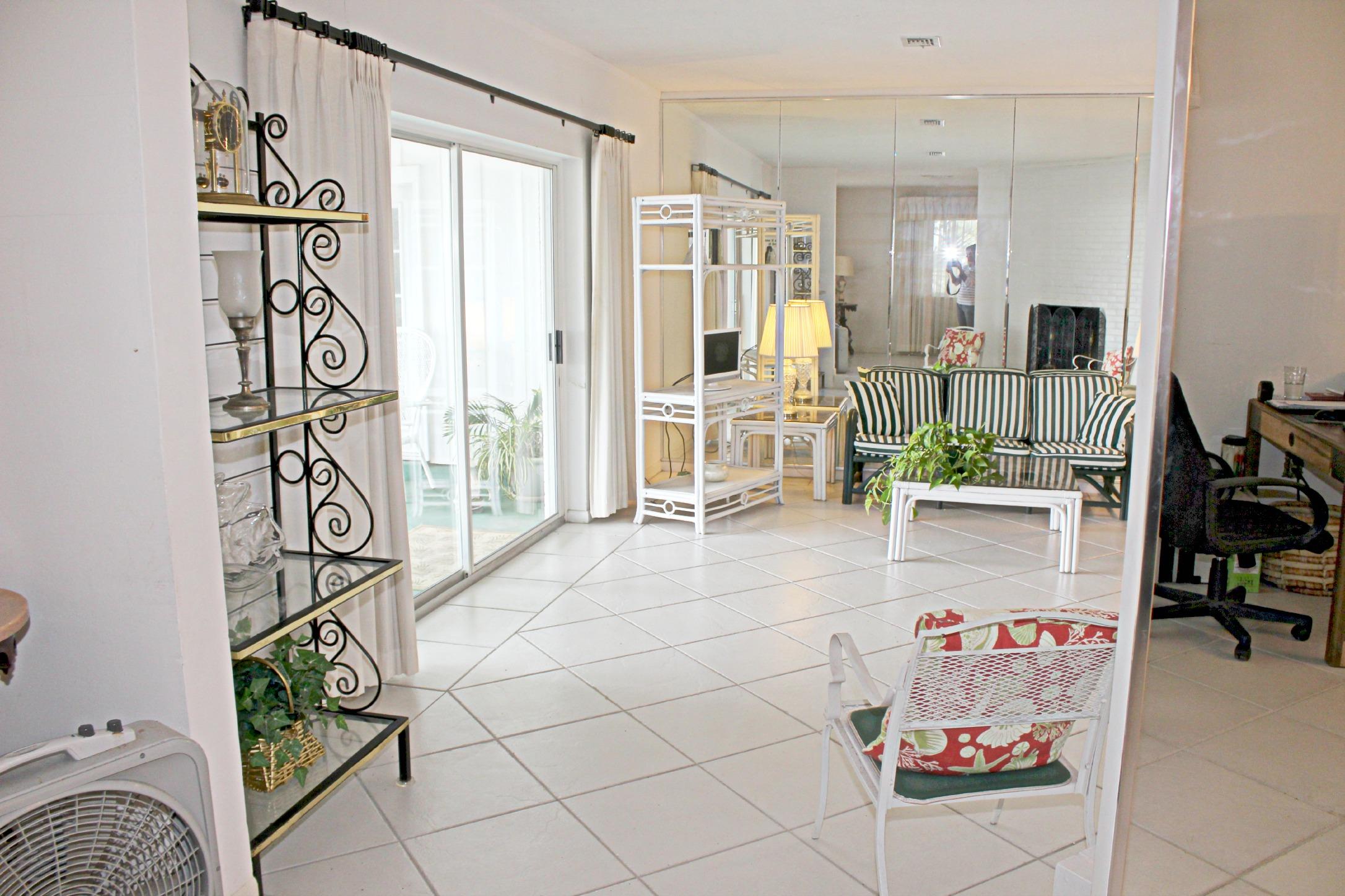 ELLIOTTS POINT 7TH ADDN - Residential