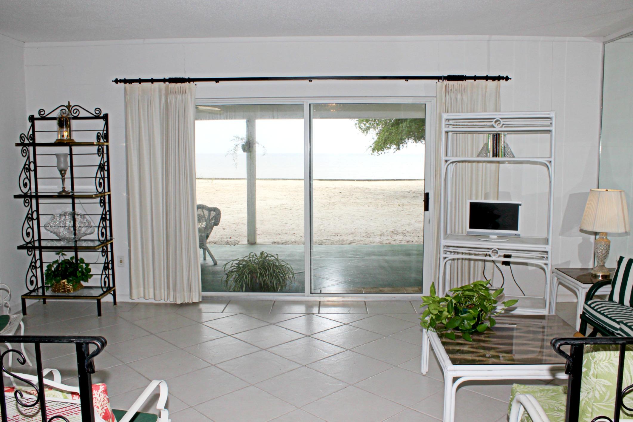 ELLIOTTS POINT 7TH ADDN - Residential