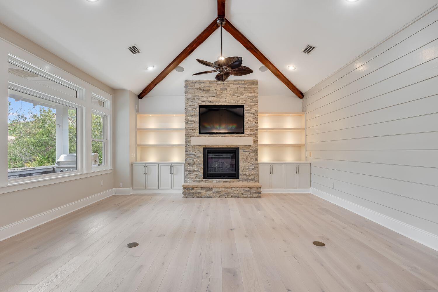 WOODLAND BAYOU ESTATES - Residential