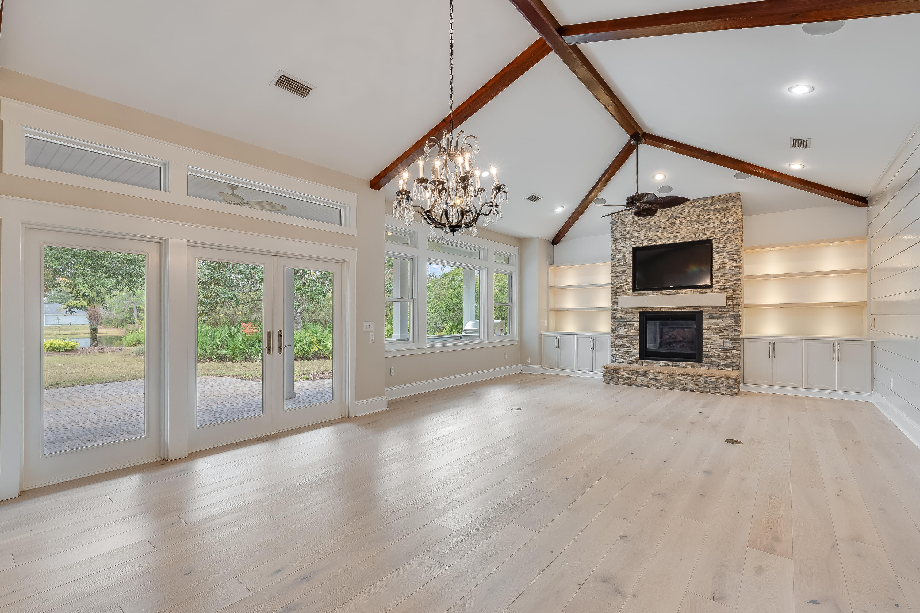 WOODLAND BAYOU ESTATES - Residential