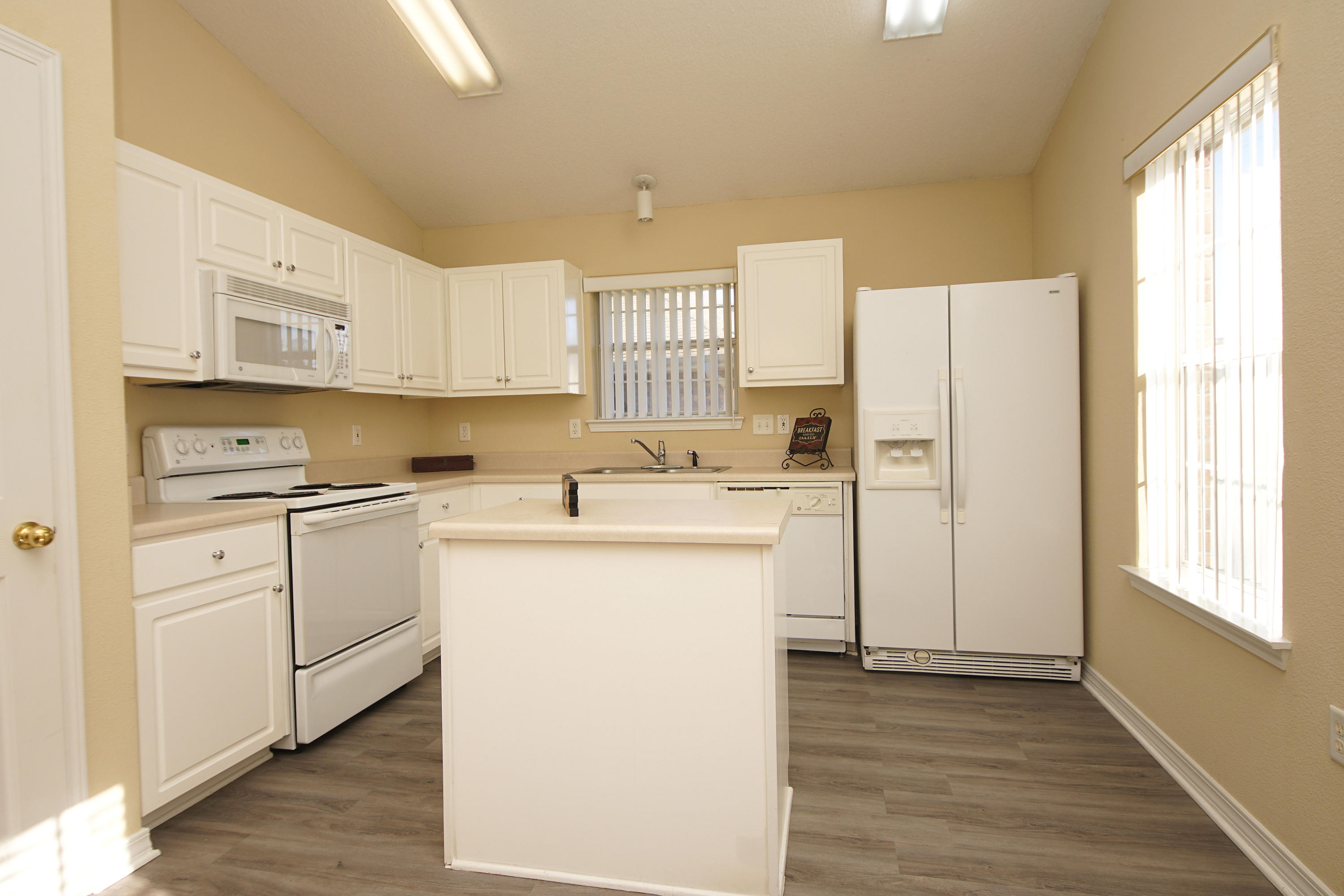 MARSH HARBOR - Residential