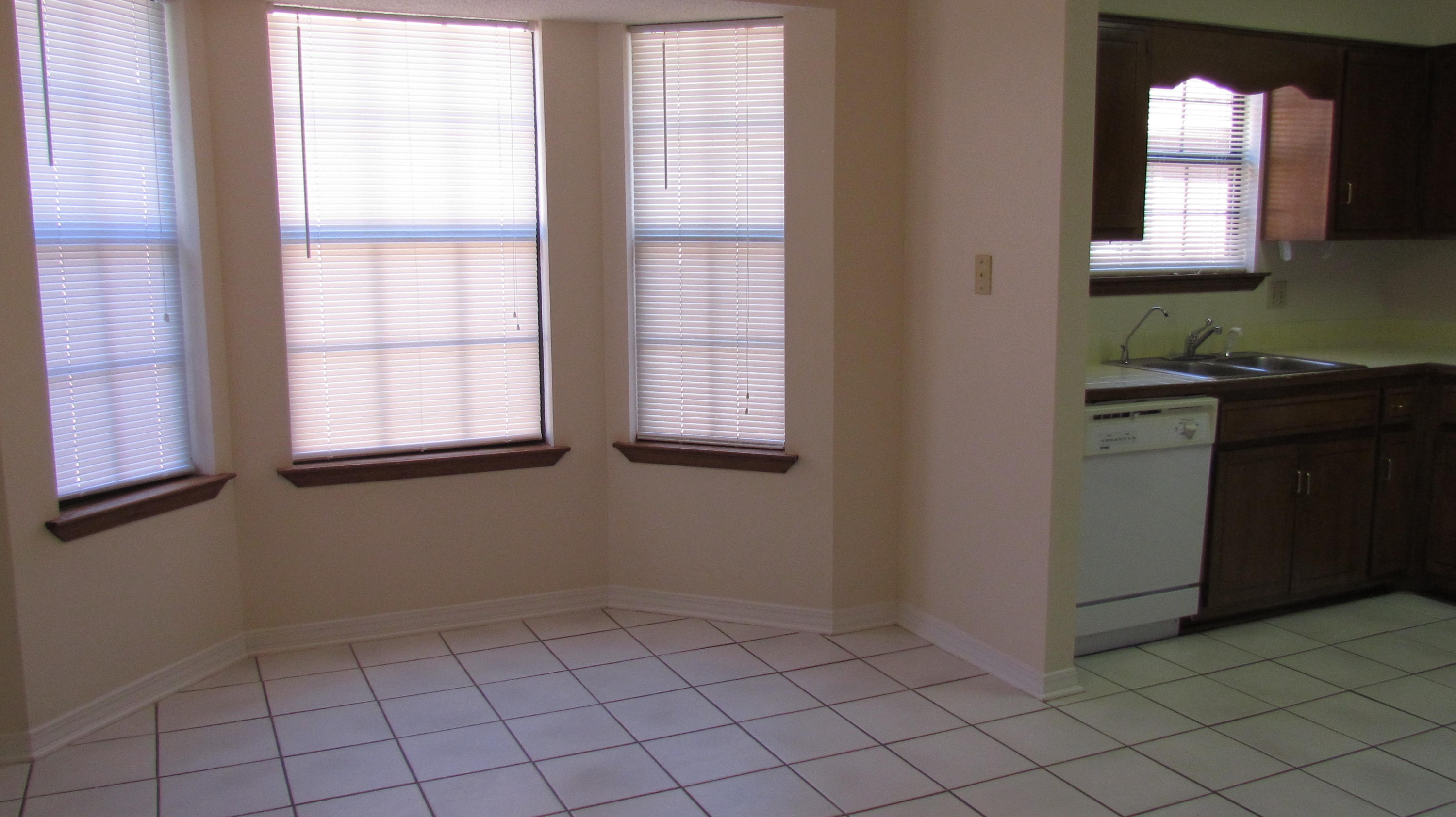 VALPARAISO PINECREST 3 - Residential Lease