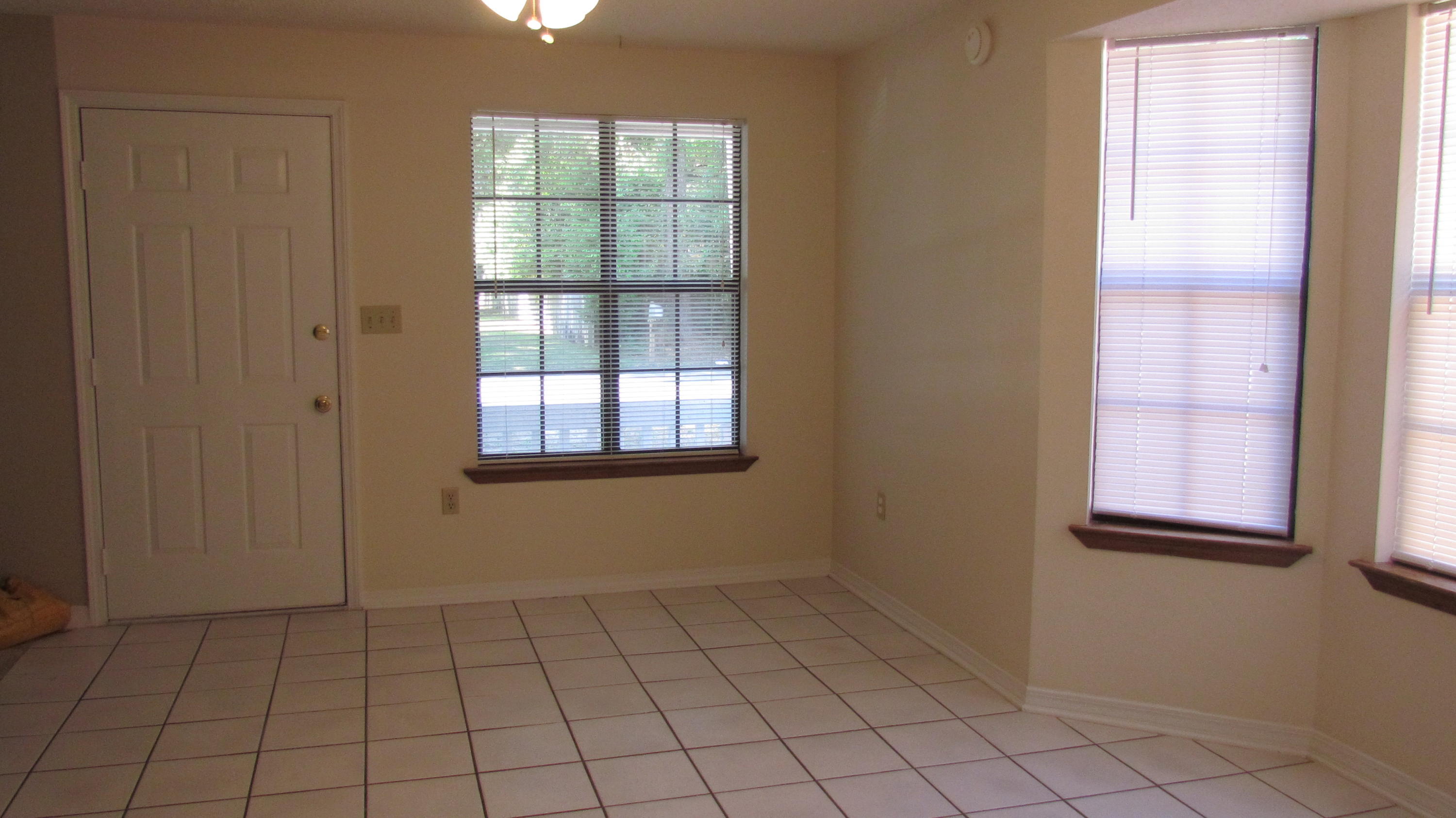 VALPARAISO PINECREST 3 - Residential Lease